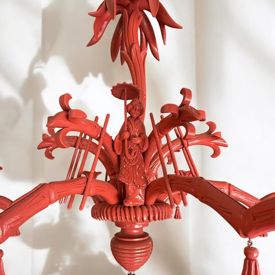 Chippendale cinese Lampadario a 6 bracci in legno intagliato italiano in finto bambù e fronde di palma in vendita