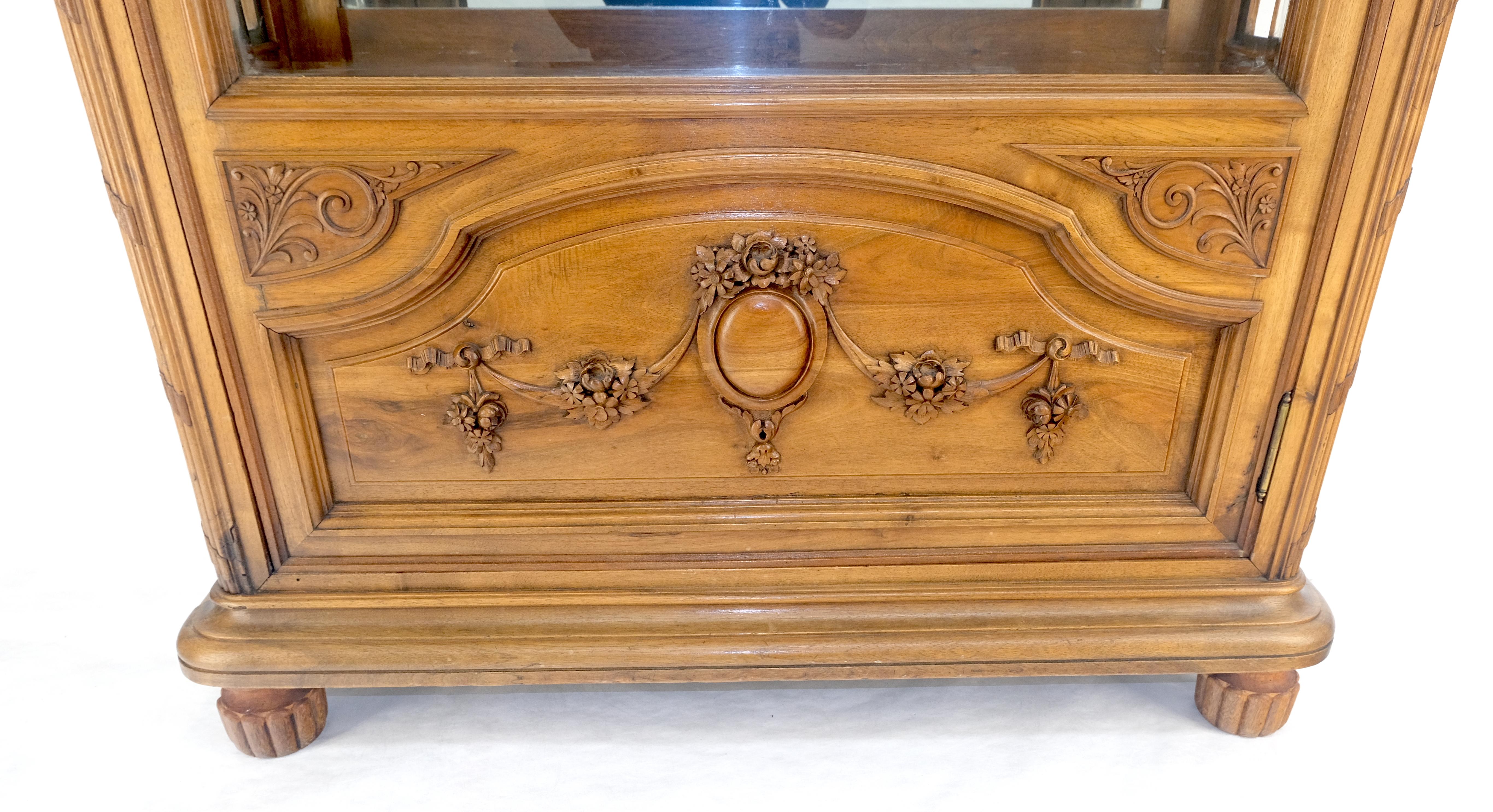 Italienisch geschnitzt Wood Compact Eine Tür Kompakt Vitrine Vitrine MINT im Angebot 5