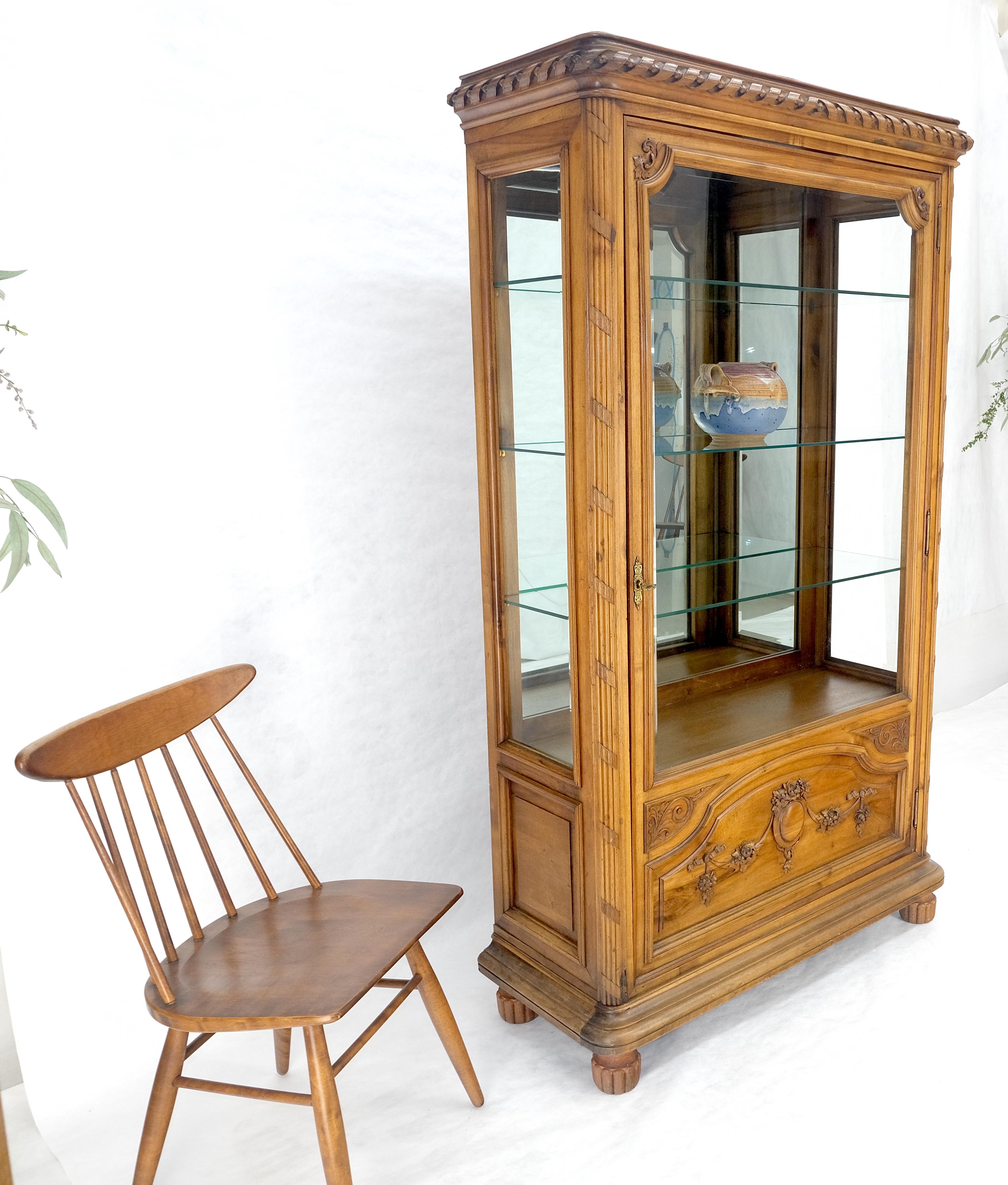 Italienisch geschnitzt Wood Compact Eine Tür Kompakt Vitrine Vitrine MINT im Angebot 7