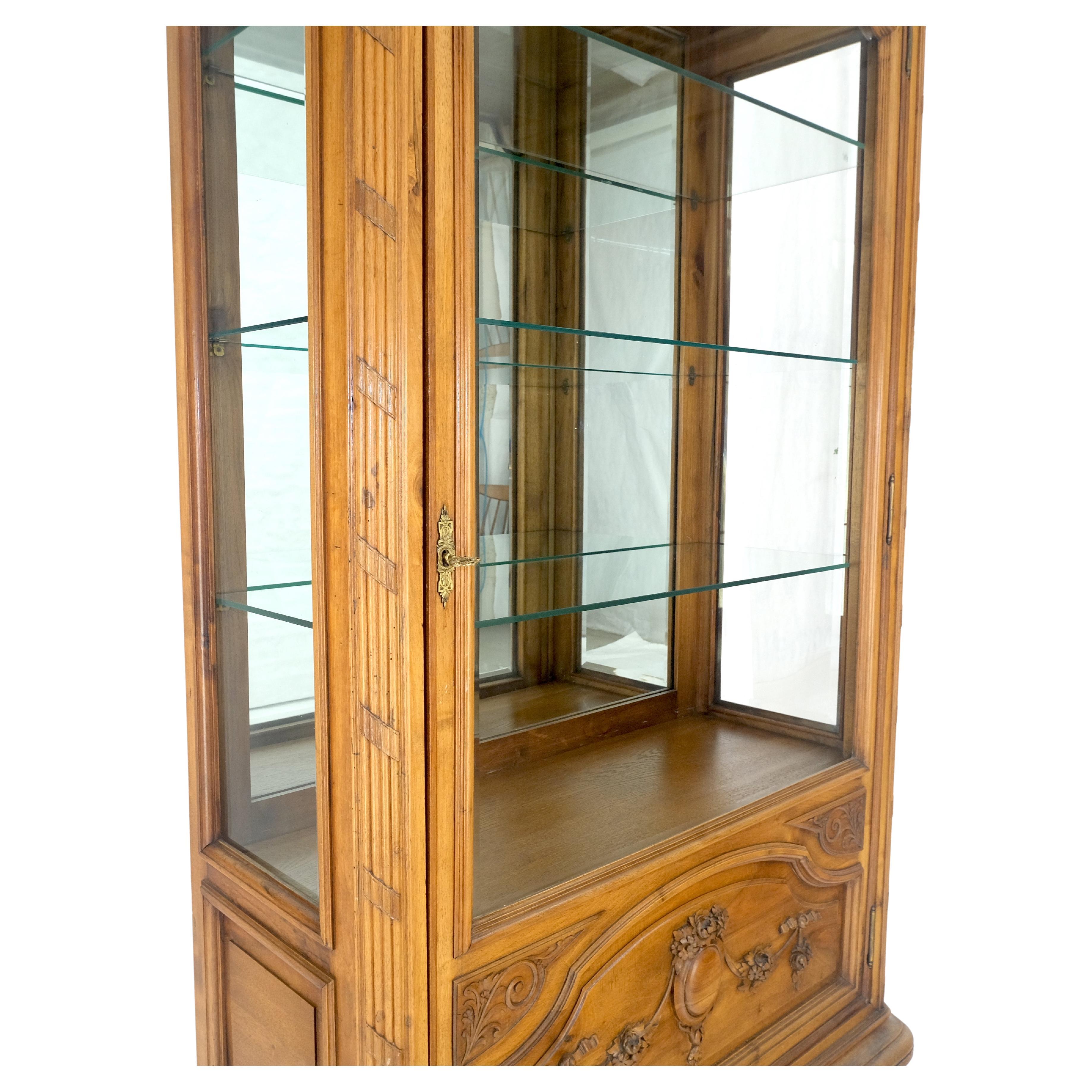 Italienisch geschnitzt Wood Compact Eine Tür Kompakt Vitrine Vitrine MINT (Adamstil) im Angebot