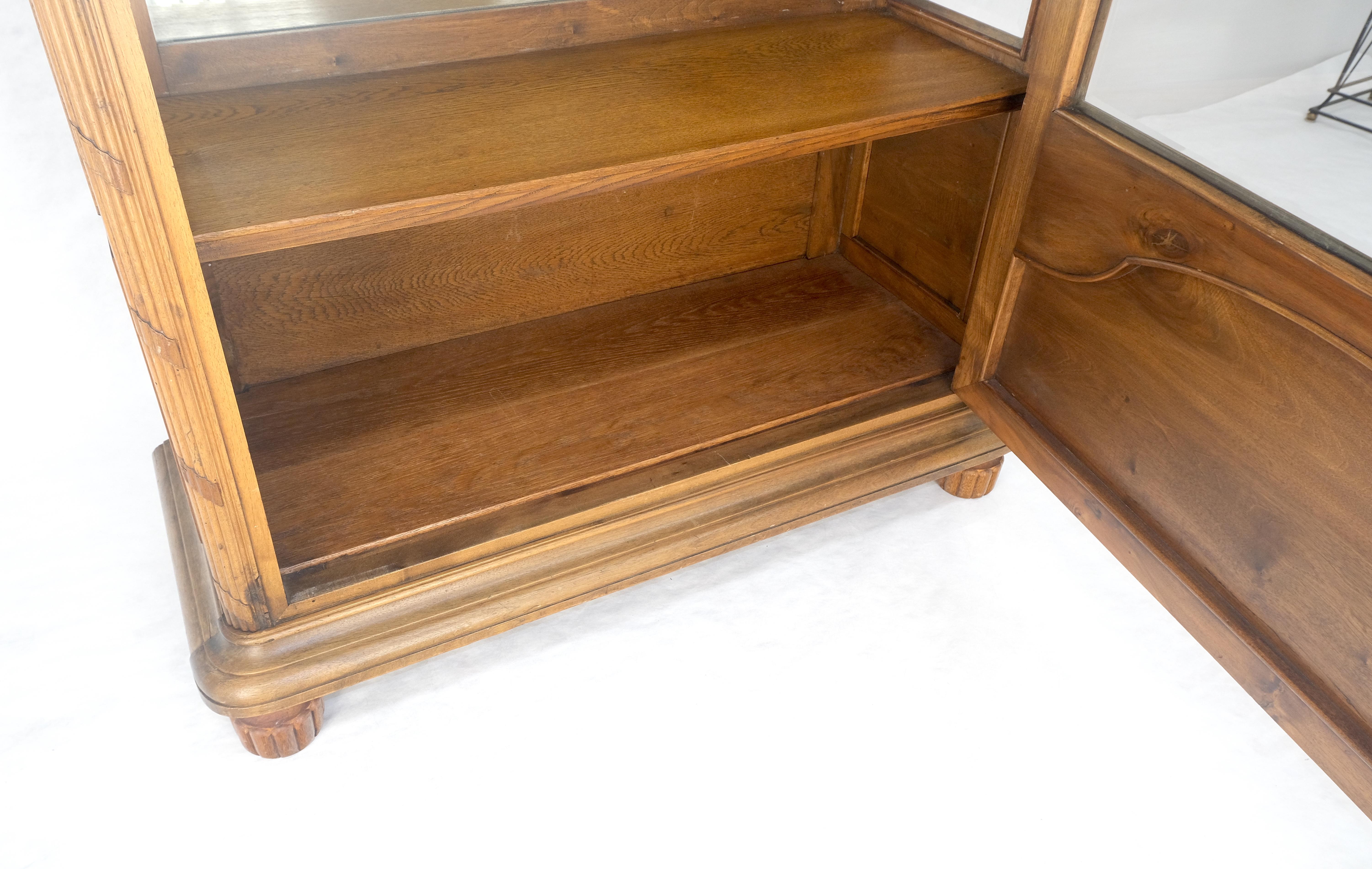 Italienisch geschnitzt Wood Compact Eine Tür Kompakt Vitrine Vitrine MINT (Hartholz) im Angebot