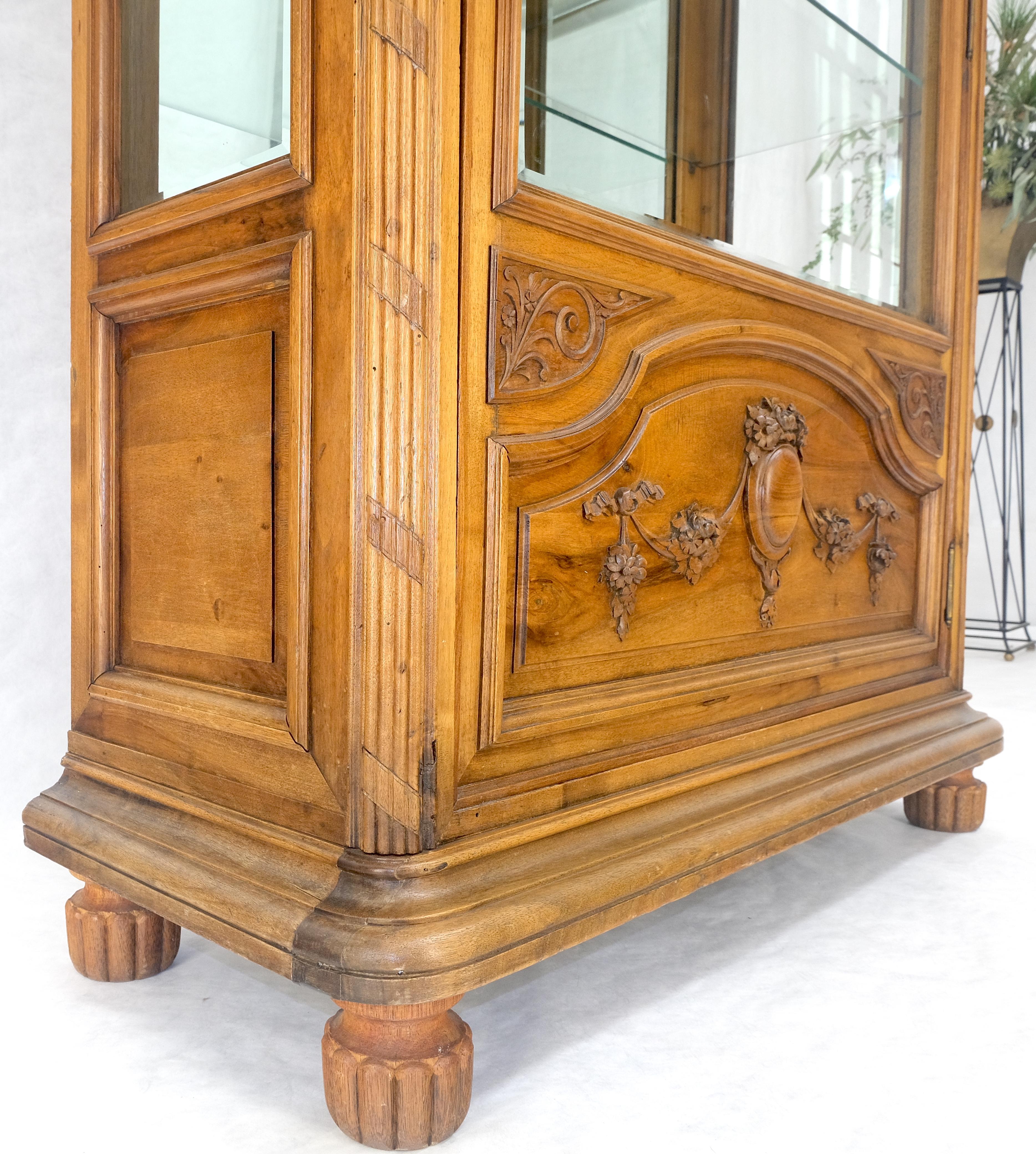 Italienisch geschnitzt Wood Compact Eine Tür Kompakt Vitrine Vitrine MINT im Angebot 2