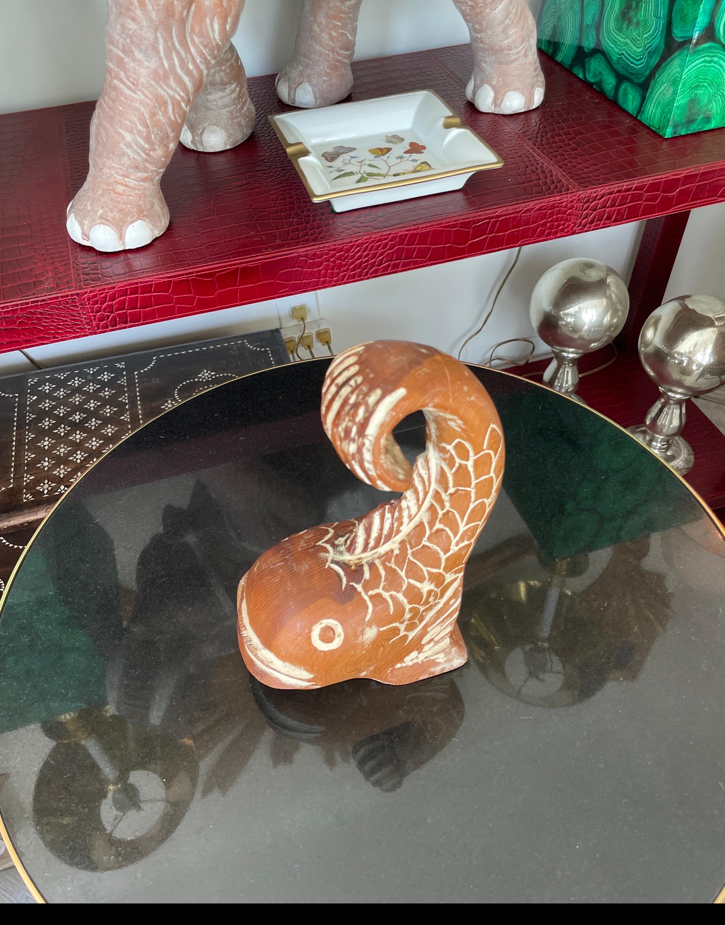 Sculpture italienne en bois sculpté représentant un poisson-soie en vente 2