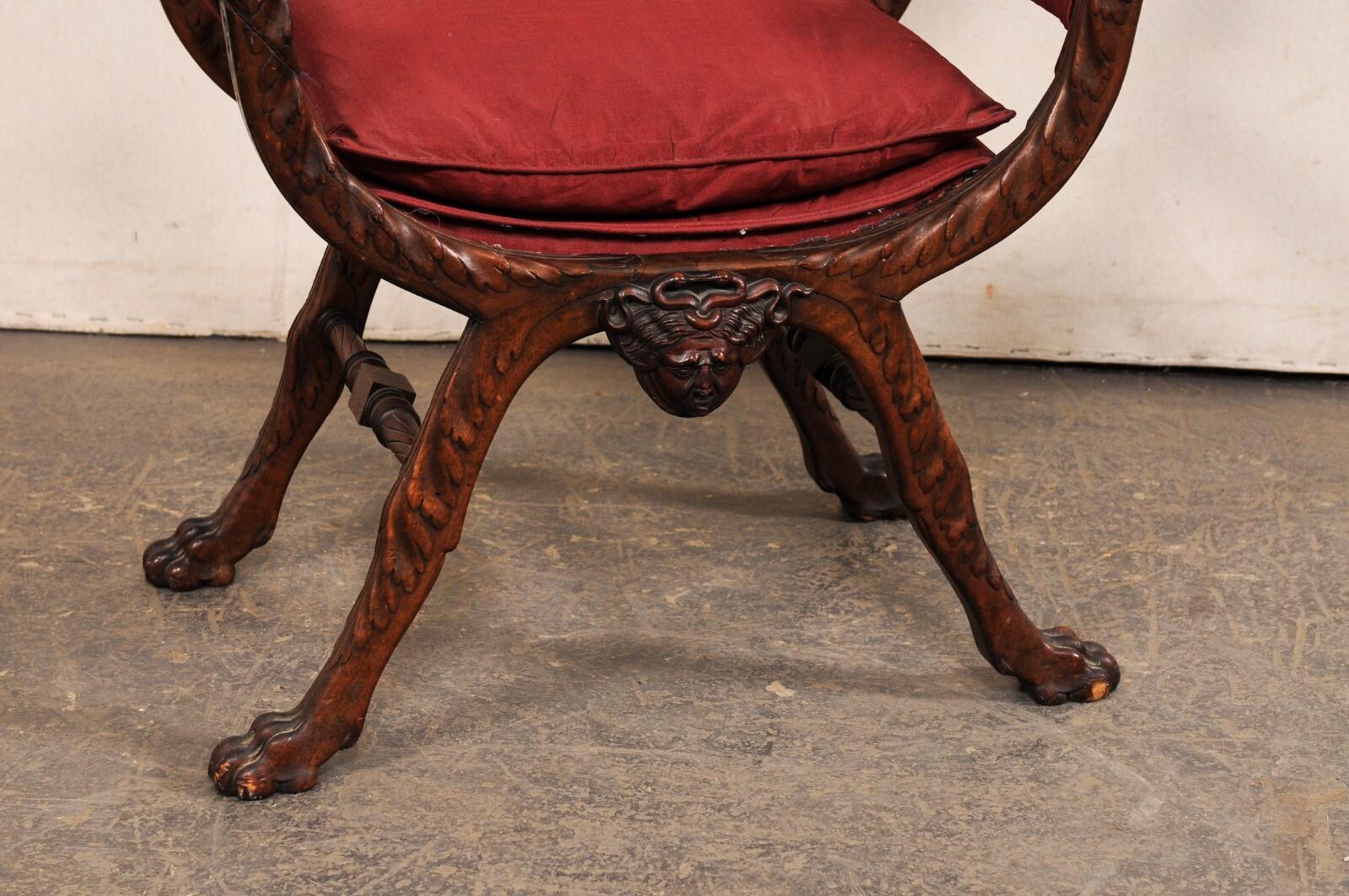 Taburete italiano de madera tallada con patas, principios del S. XX en Bueno estado para la venta en Atlanta, GA