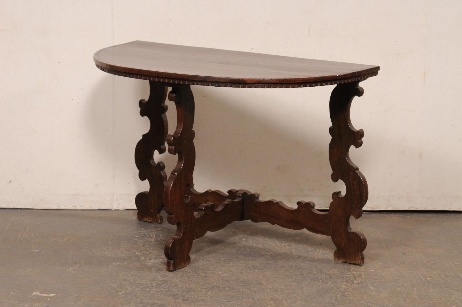Table Demi-Lune italienne en bois sculpté avec pieds et brancards, 19e siècle en vente 6