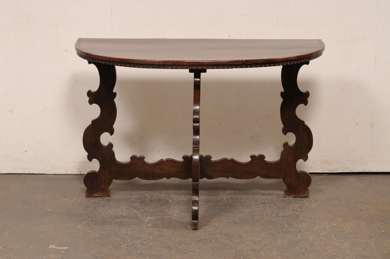 Table Demi-Lune italienne en bois sculpté avec pieds et brancards, 19e siècle en vente 7