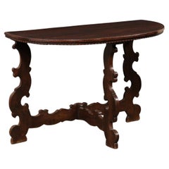 Mesa Demi-Lune italiana de madera tallada con patas festoneadas y camillas, S. XIX