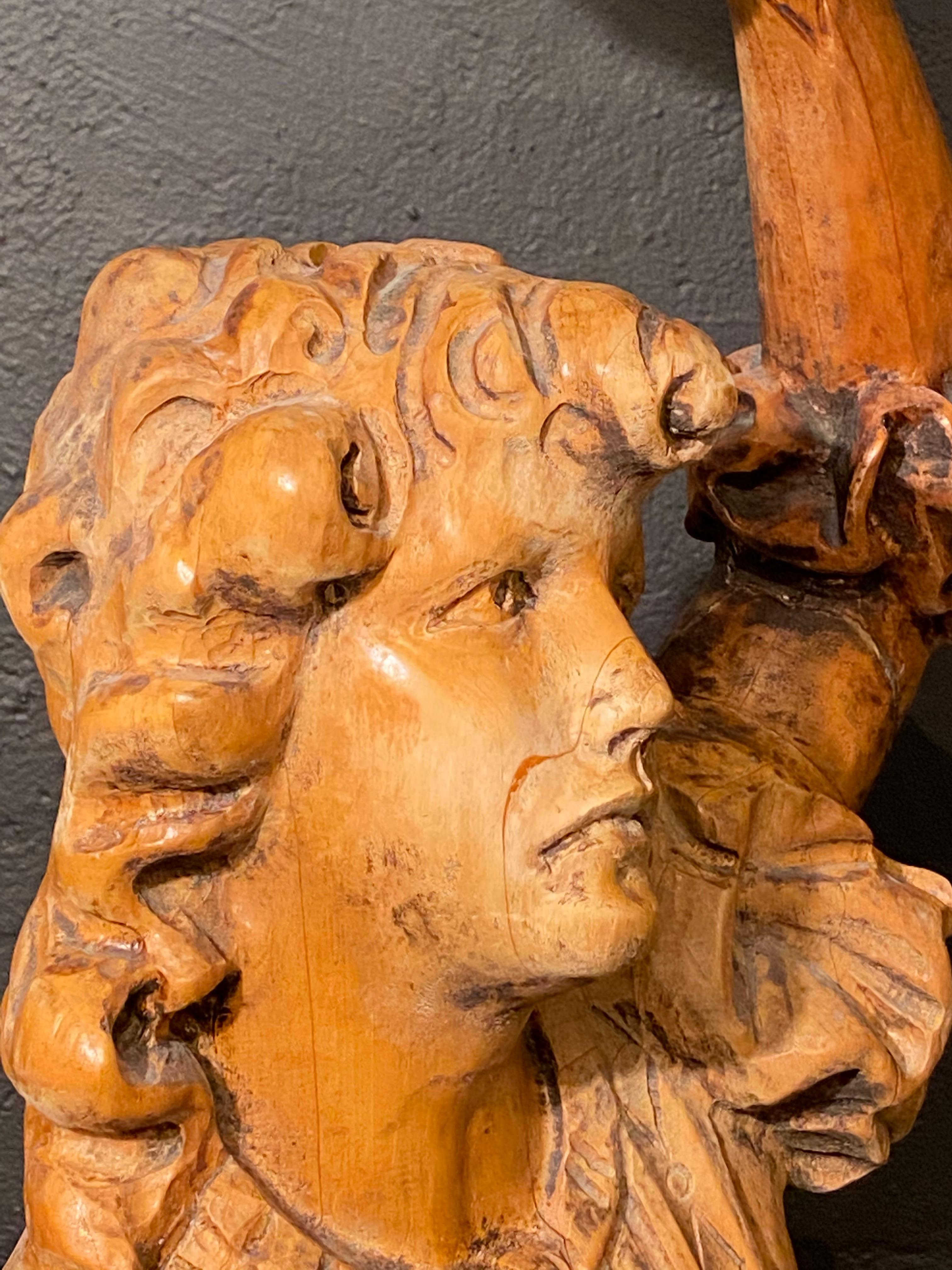 Italienischer geschnitzter figuraler Kartenständer aus Holz, Receiver, spätes 18. Jahrhundert im Angebot 2