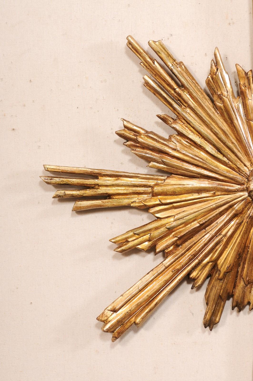 Italian Carved Wood Gold Sunburst w/Undulating Rays, 2.75 Ft. Diameter In Good Condition For Sale In Atlanta, GA
