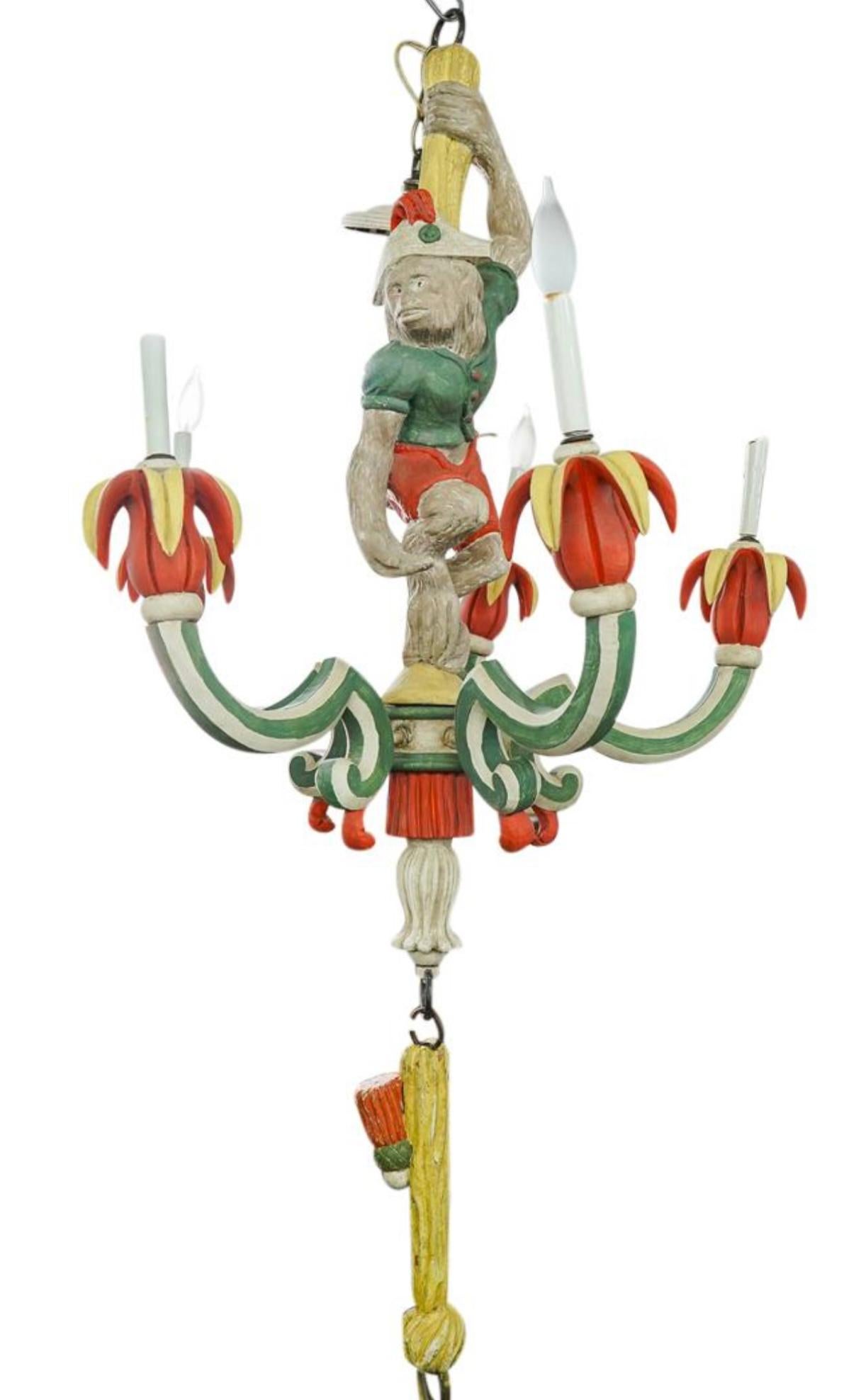 Italienisch geschnitzt Wood Painted Monkey Kronleuchter im Zustand „Gut“ im Angebot in Bradenton, FL