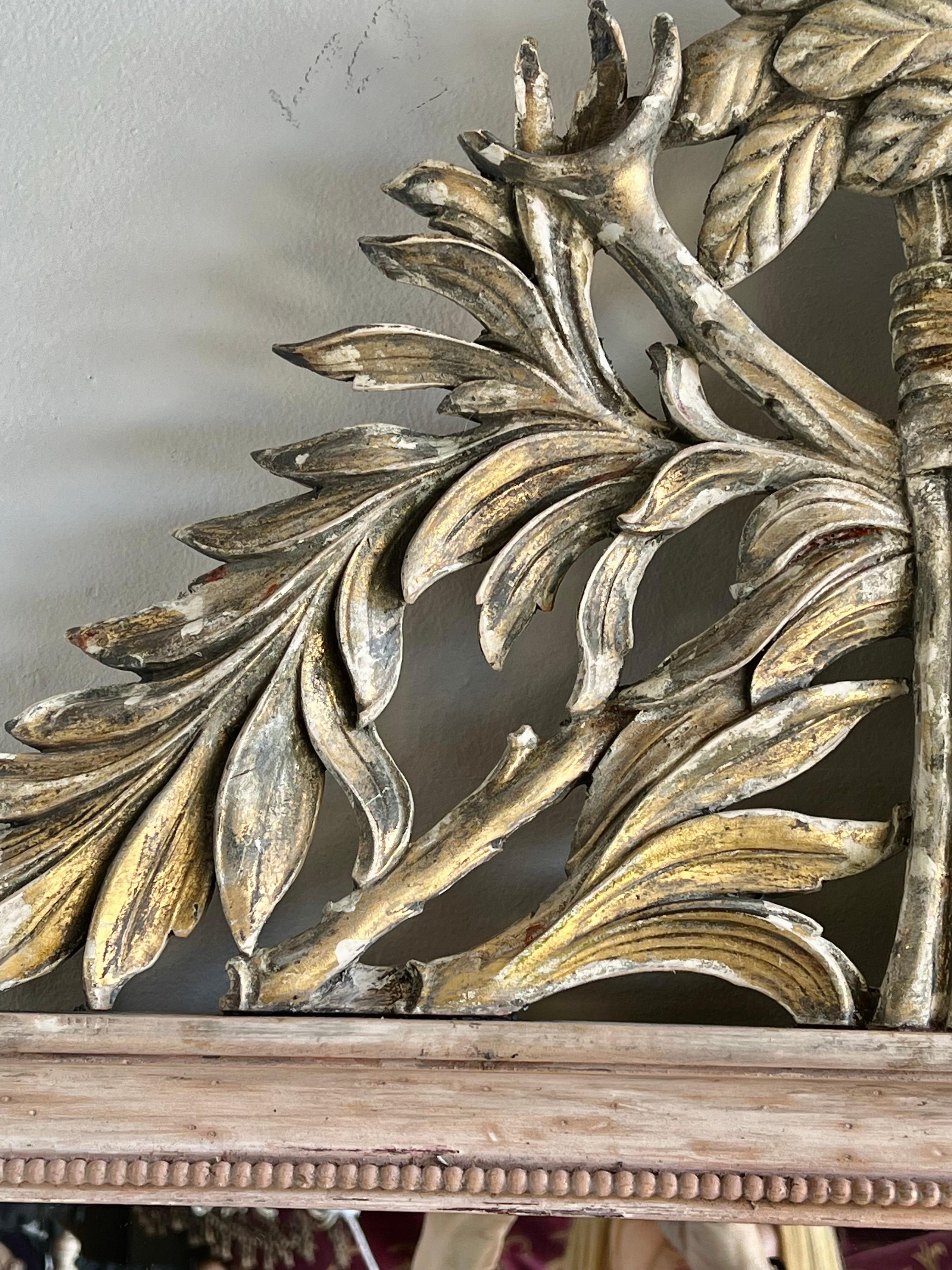 Italian Carved Wood Parcel Gilt Wheat Mirror In Distressed Condition In Los Angeles, CA
