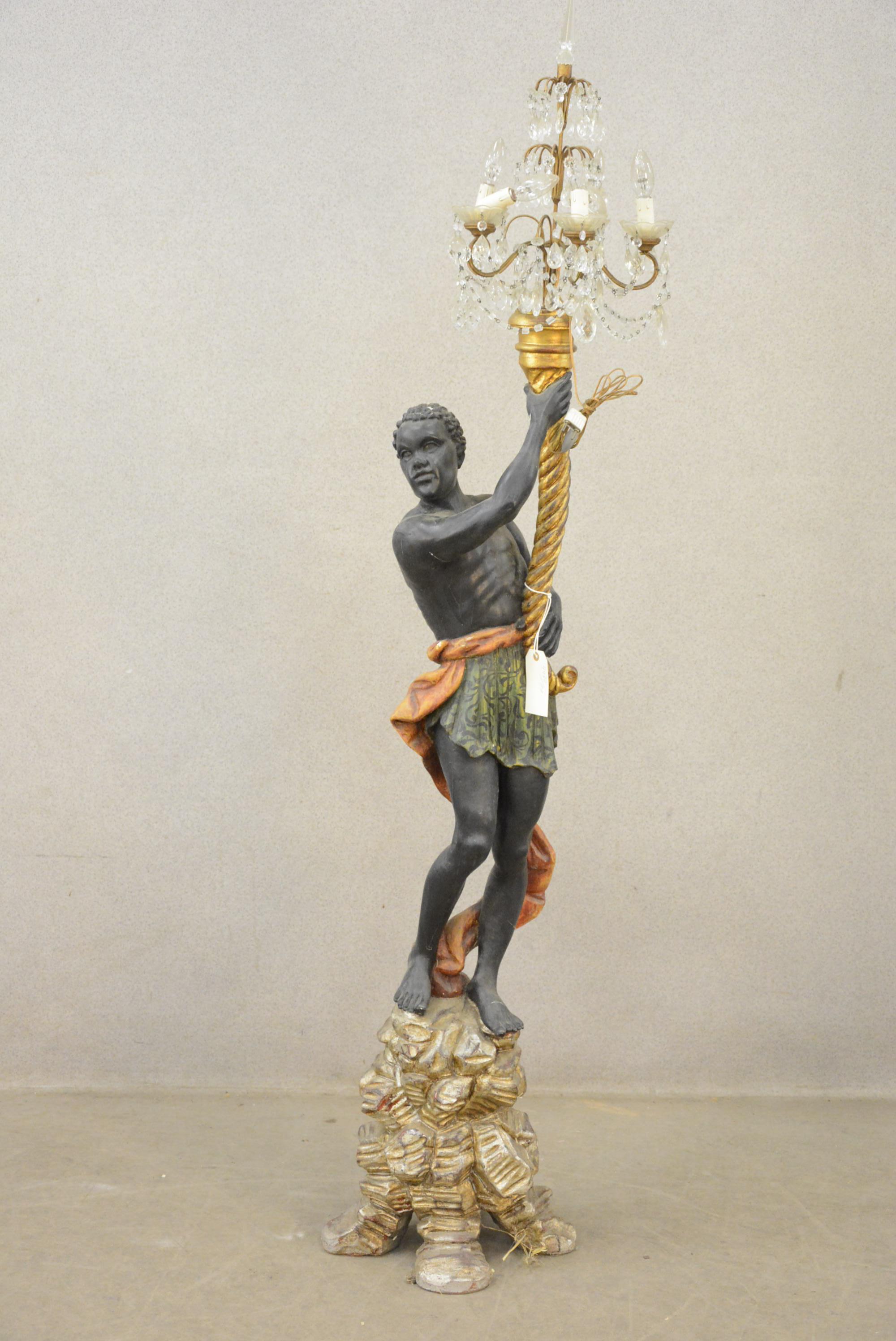 Torchère italienne en bois sculpté et polychrome, vers 1950.