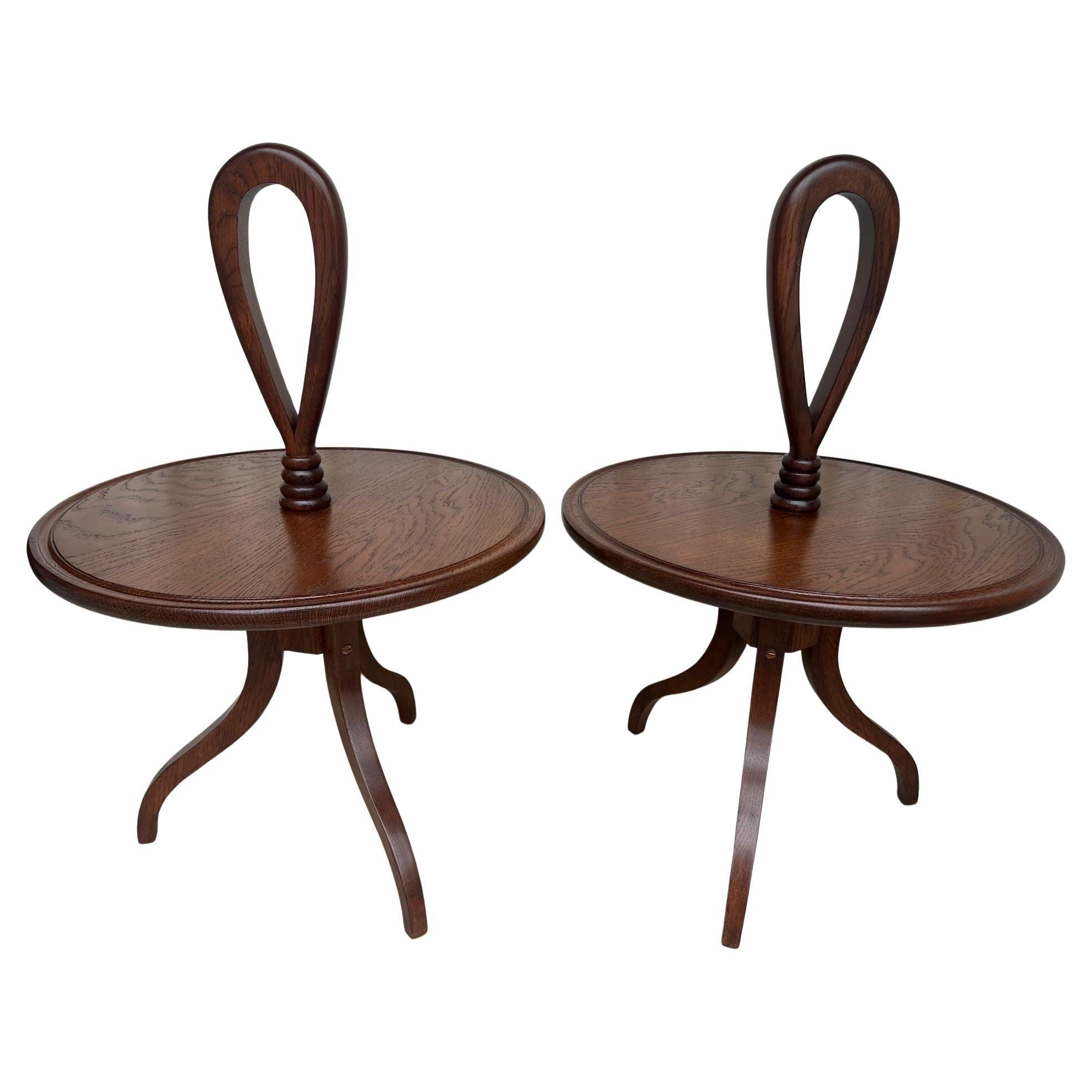 Tavolino italiano in Wood intagliato (DUE disponibili) con maniglia a nastro in vendita