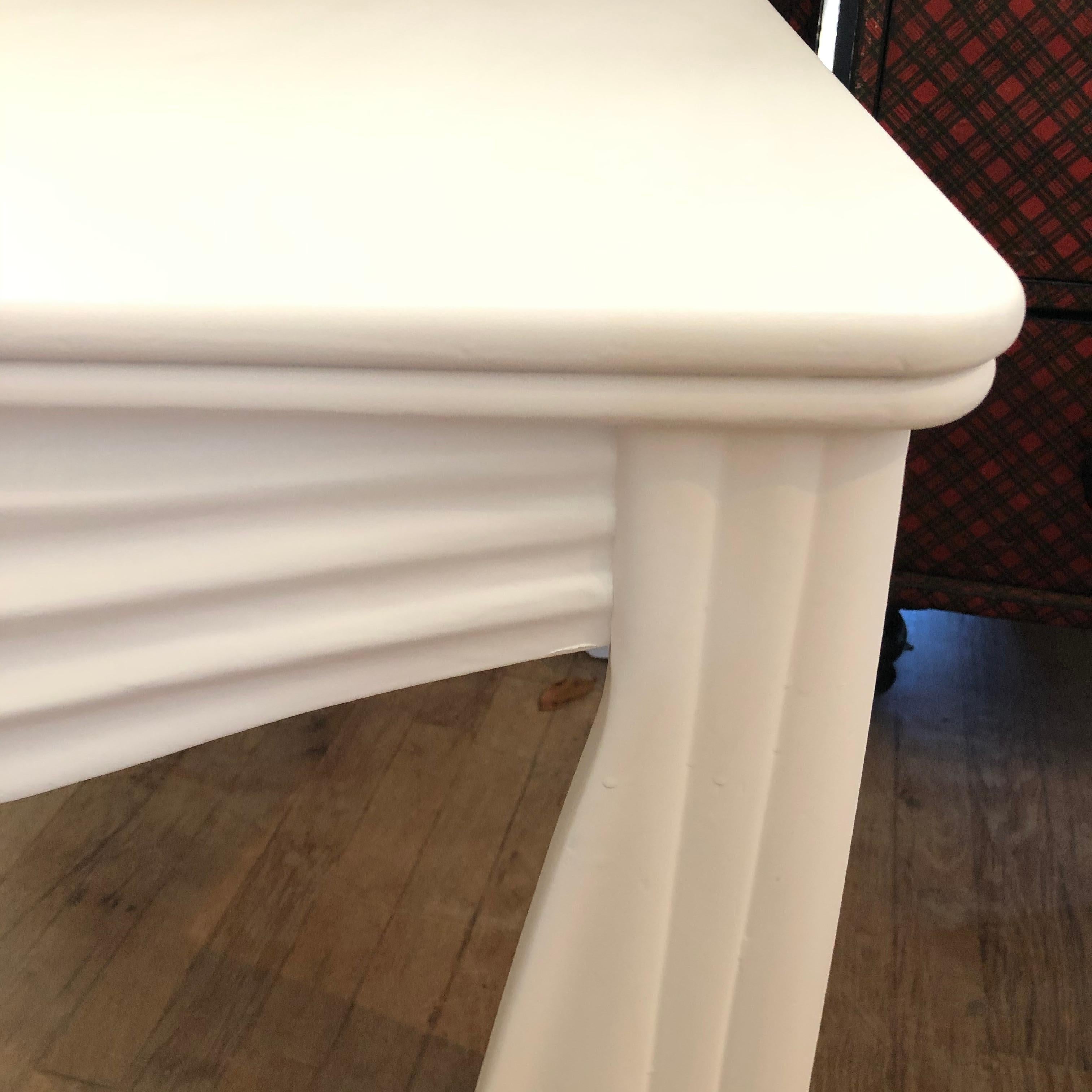 20ième siècle Table italienne en bois sculpté en vente