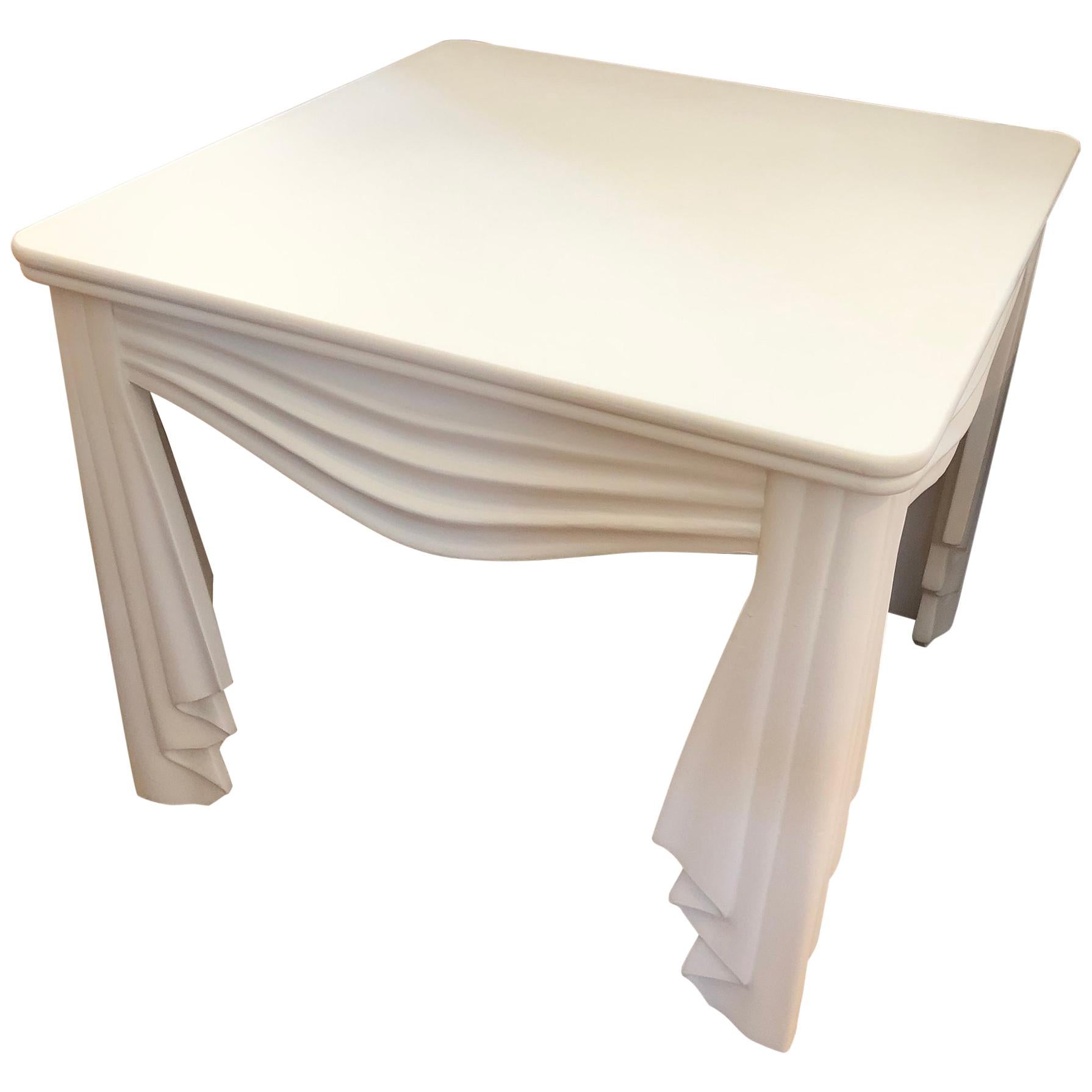 Table italienne en bois sculpté