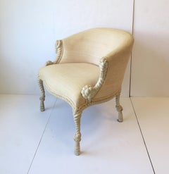 Fauteuil italien en bois sculpté tapissé de cordes à glands et de lin
