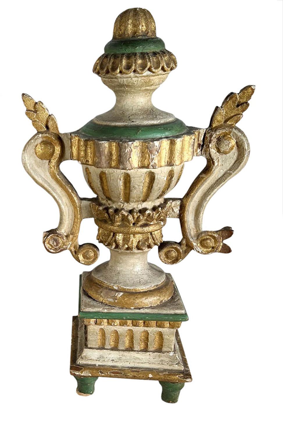 Italian Carved Wood Urns  In Good Condition For Sale In Dallas, TX
