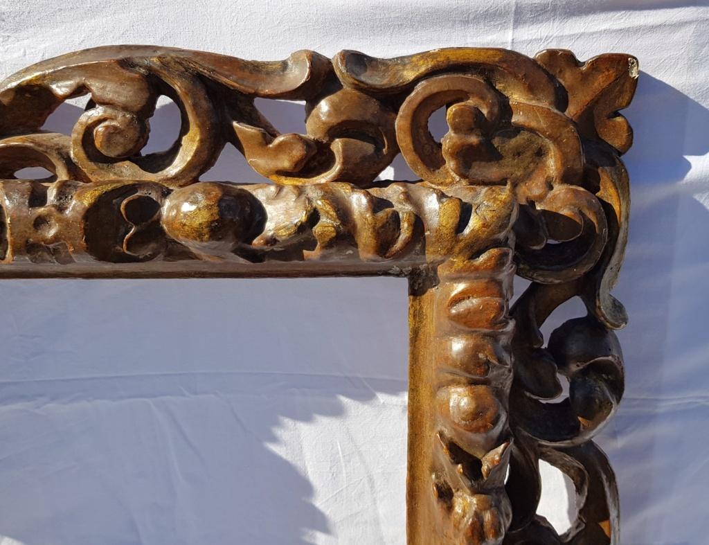 Italian Carved Wooden Frame, Italy, 17th Century, Florence Baroque Mirror In Good Condition For Sale In Varmo, IT
