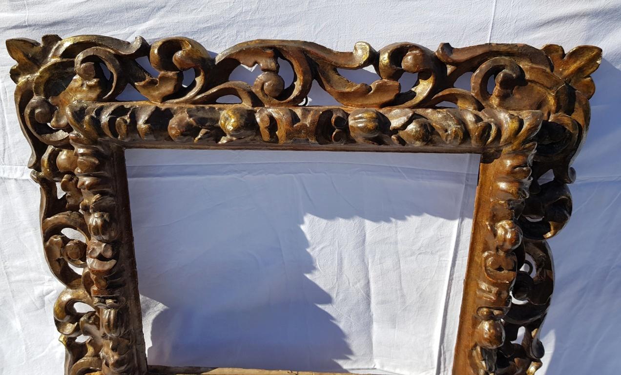 Italian Carved Wooden Frame, Italy, 17th Century, Florence Baroque Mirror For Sale 4