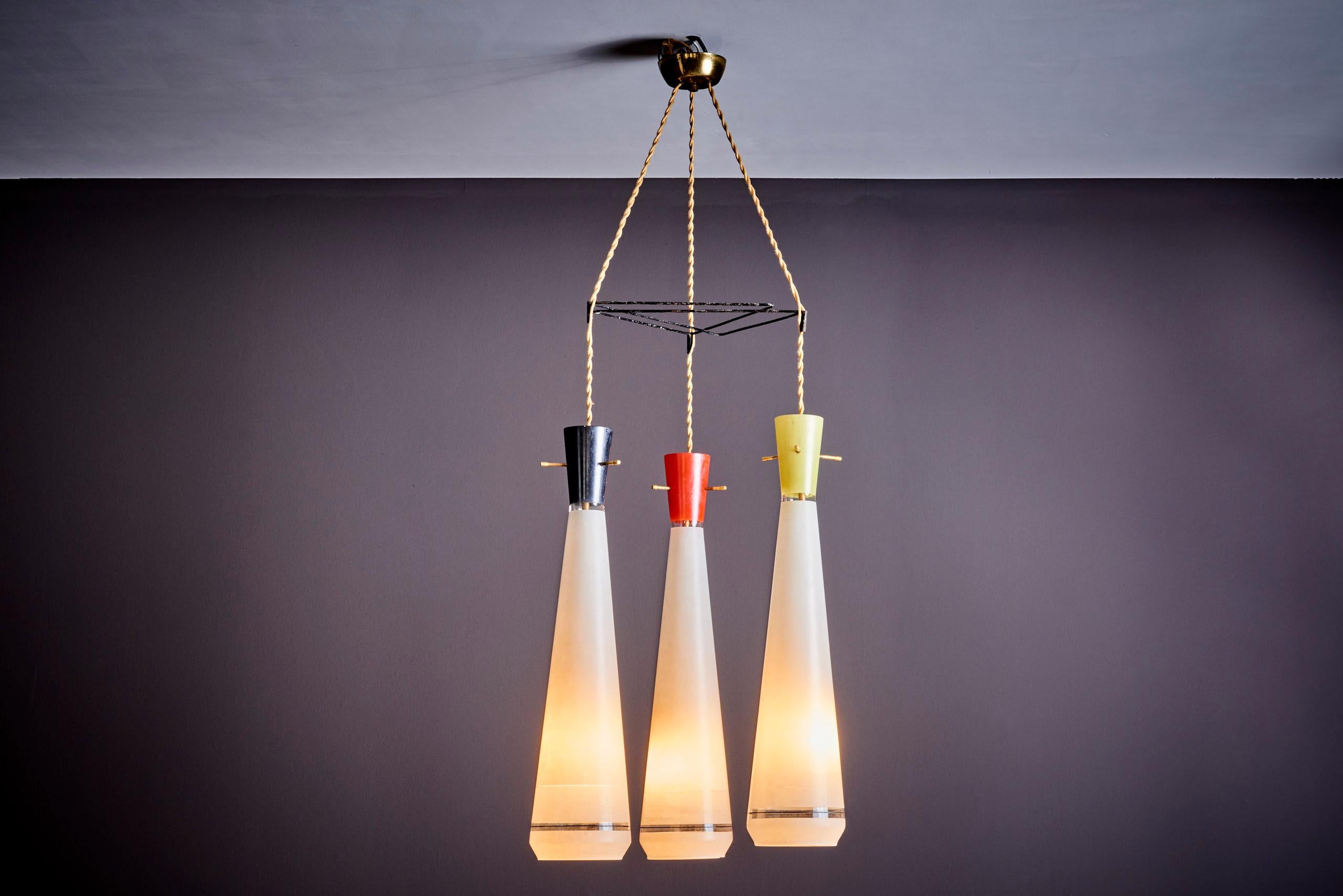 Mid-Century Modern Plafonnier italien Cascade en laiton, verre et fer, Italie en vente