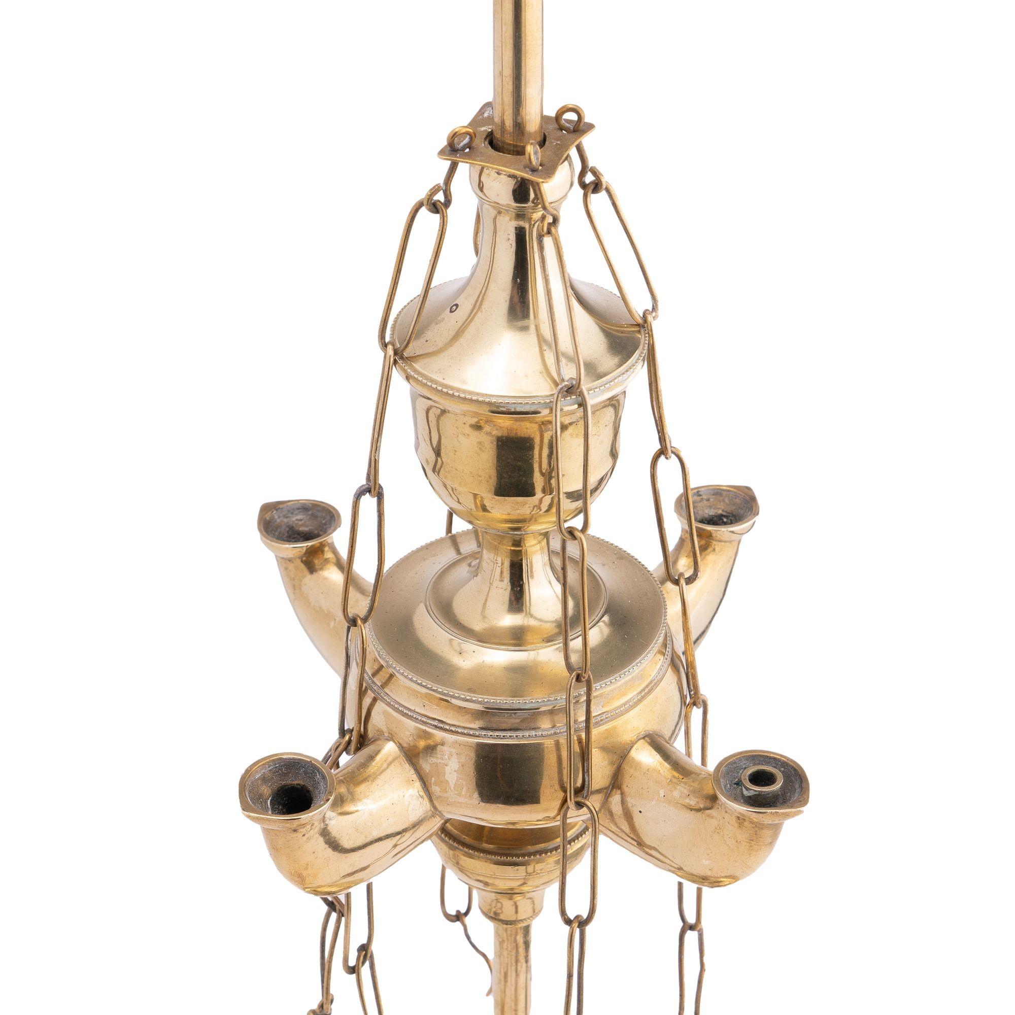 XVIIIe siècle Lampe à huile italienne à 4 poignées en laiton moulé avec accessoires en osier, 1790 en vente