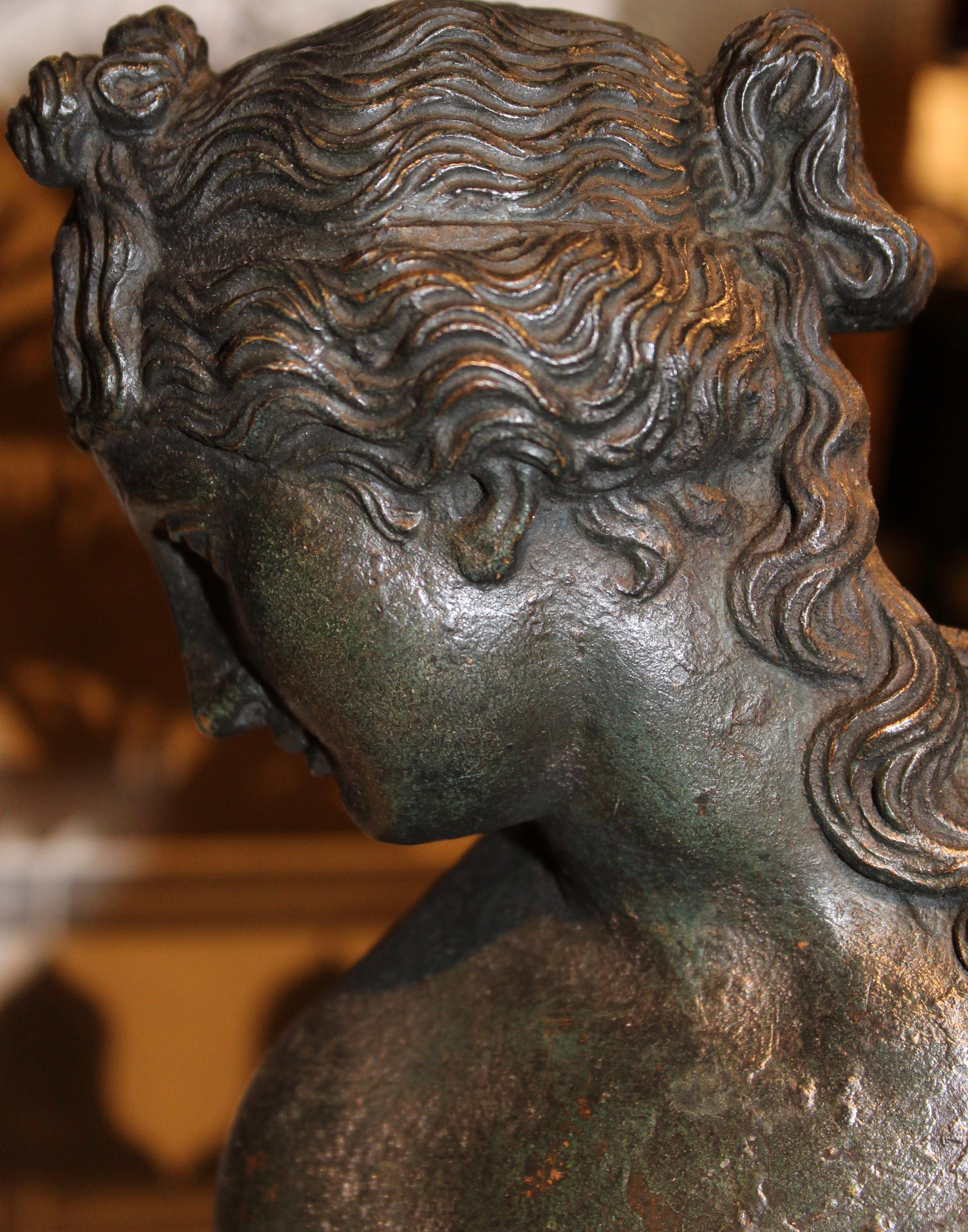 Italian cast bronze Venus Callipyge by Sommer Foundry, Naples, circa 1900. The Venus Callipyge literally translates as 