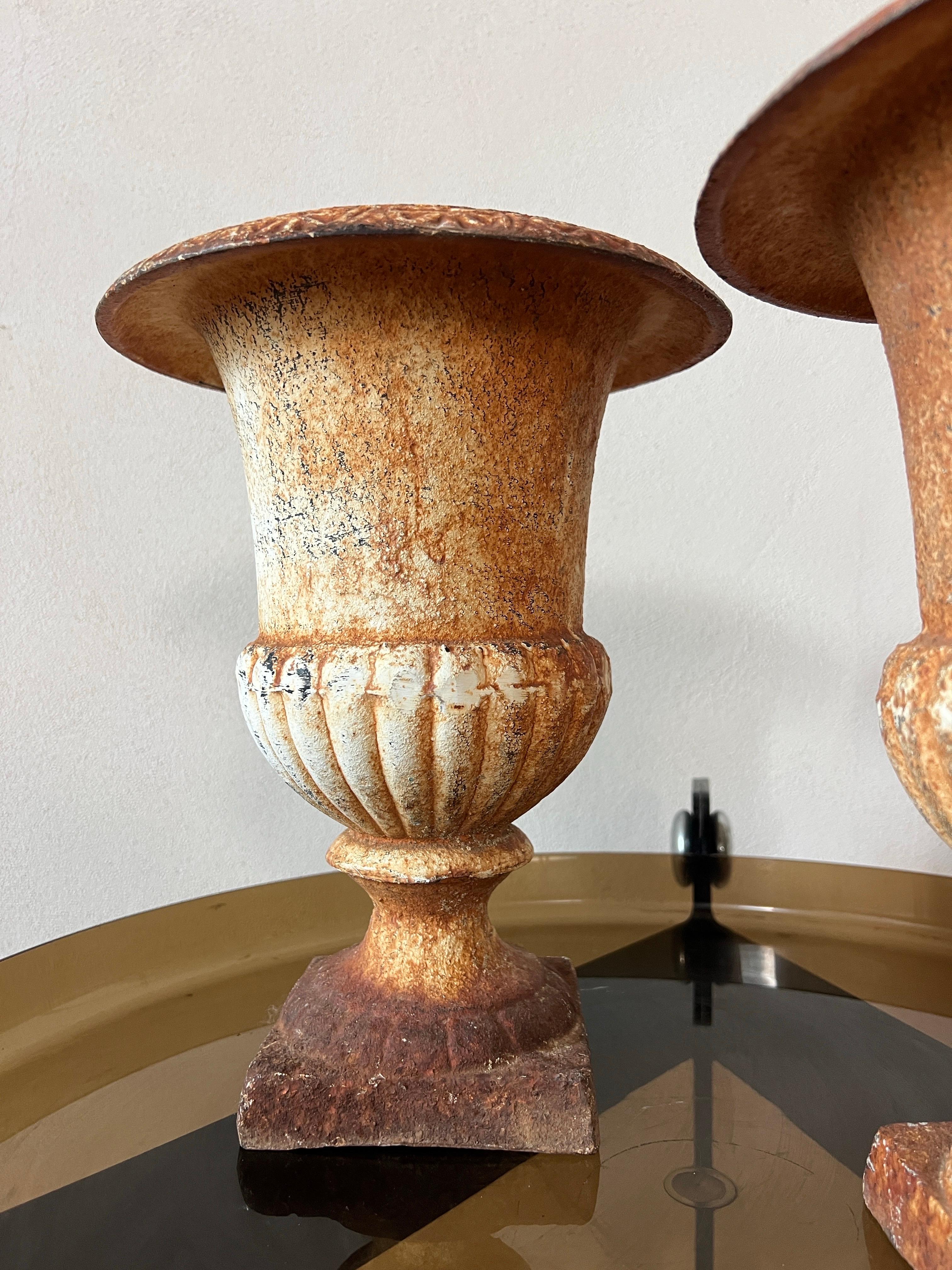 Urna de jardín italiana de hierro fundido con pátina original, principios del siglo XX Italiano en venta