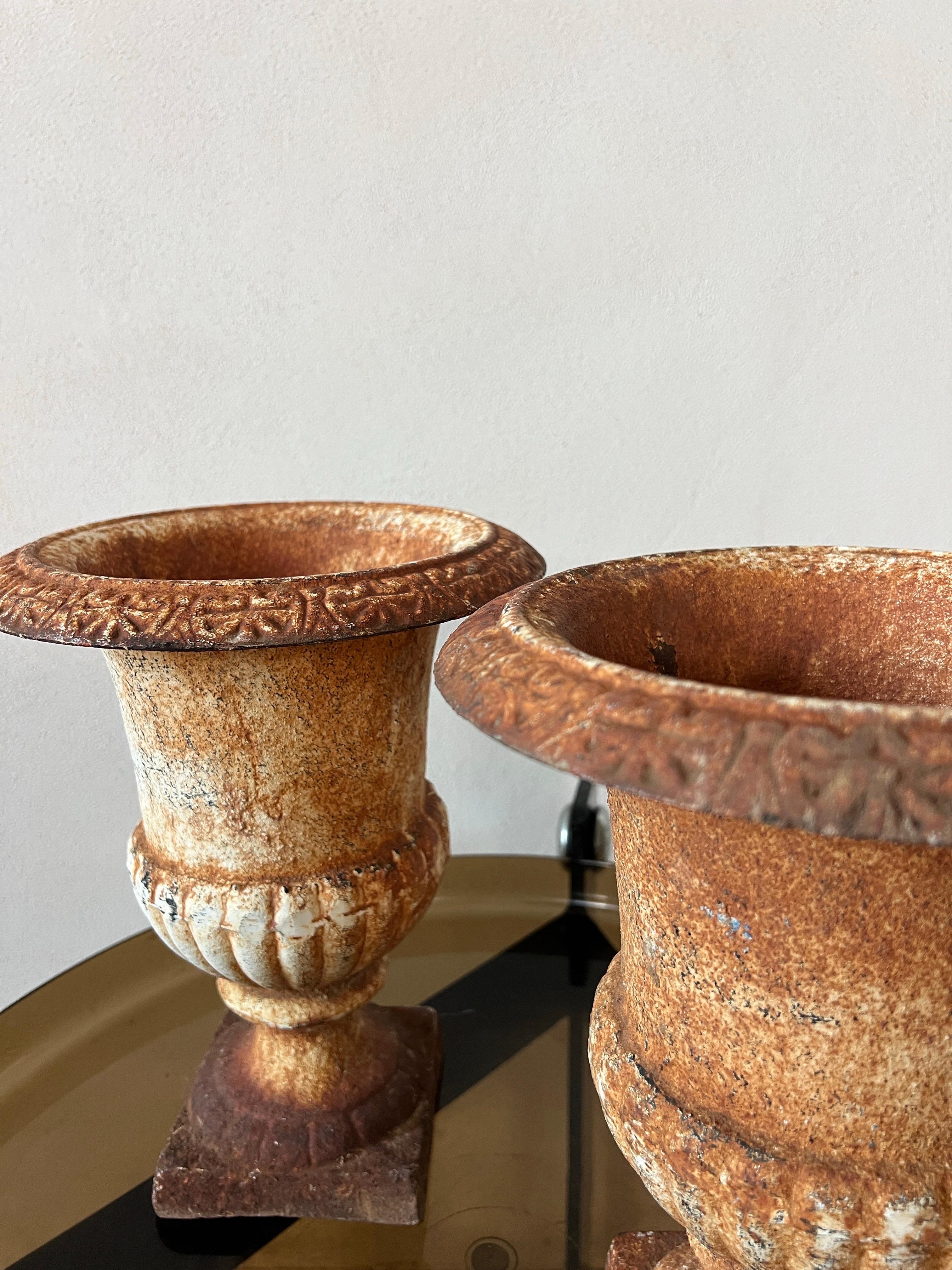 Urna de jardín italiana de hierro fundido con pátina original, principios del siglo XX en Bueno estado para la venta en Palermo, PA