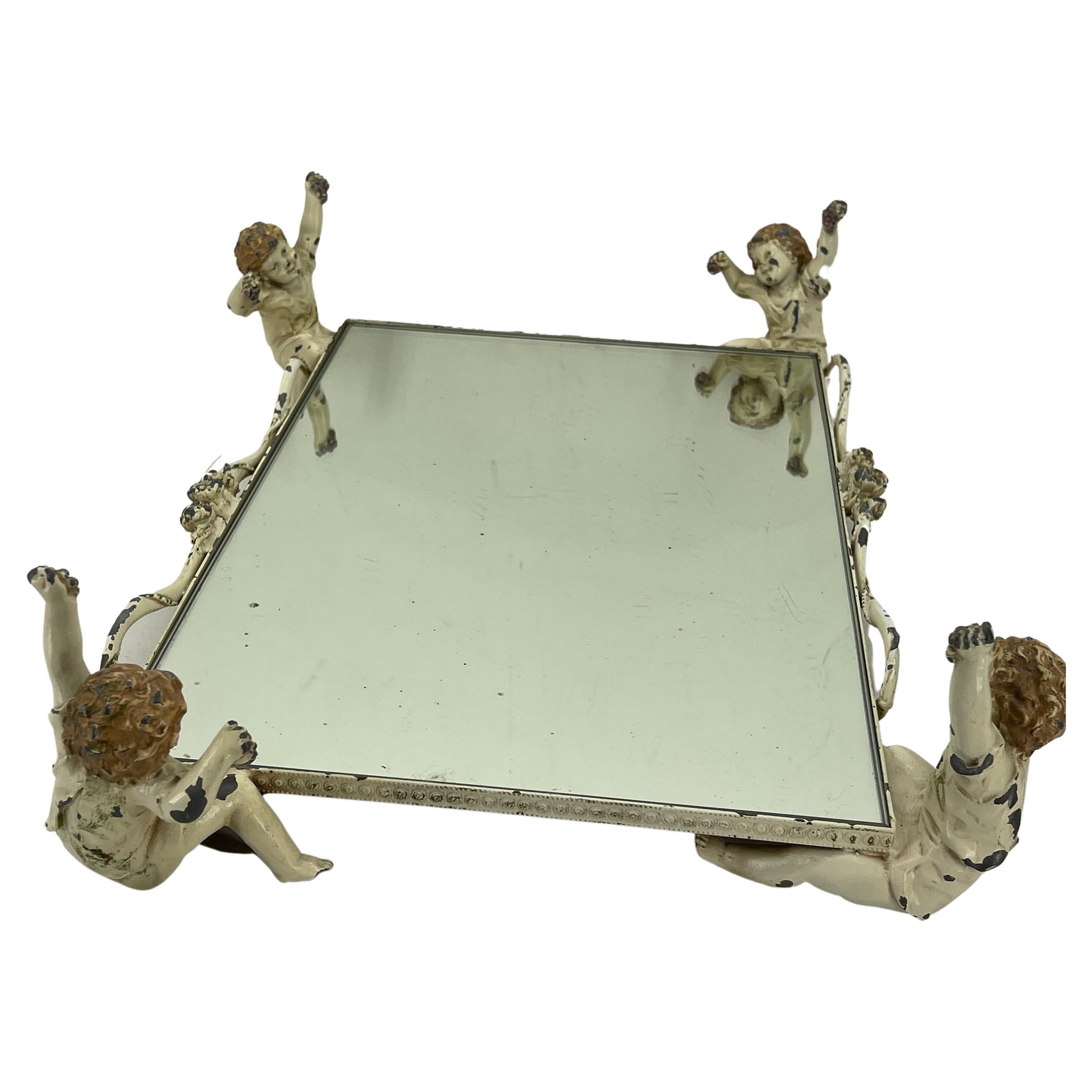 Baroque Plateau et centre de table en fonte italienne avec chérubin en miroir, années 1920 en vente