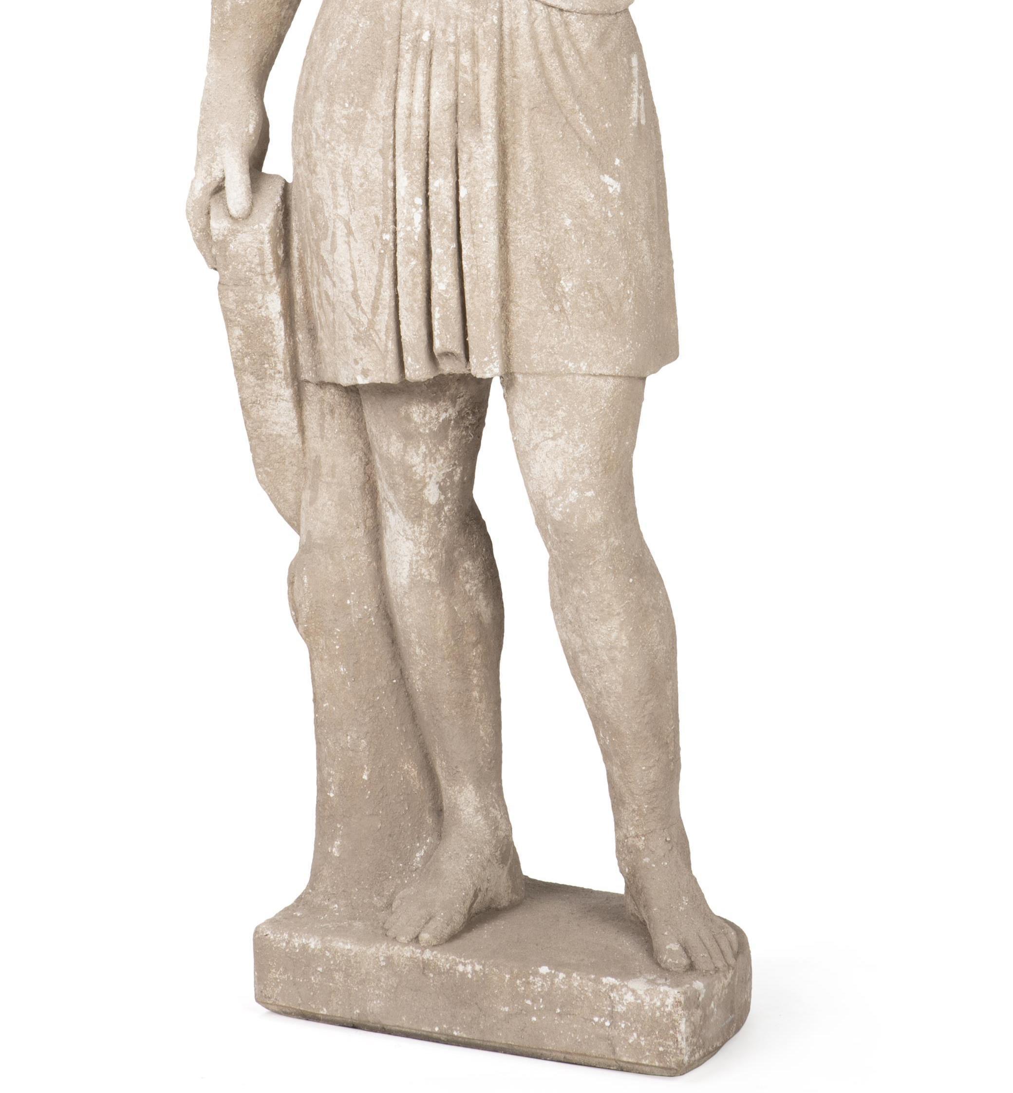 20ième siècle Sculpture romaine italienne sur pied en pierre moulée