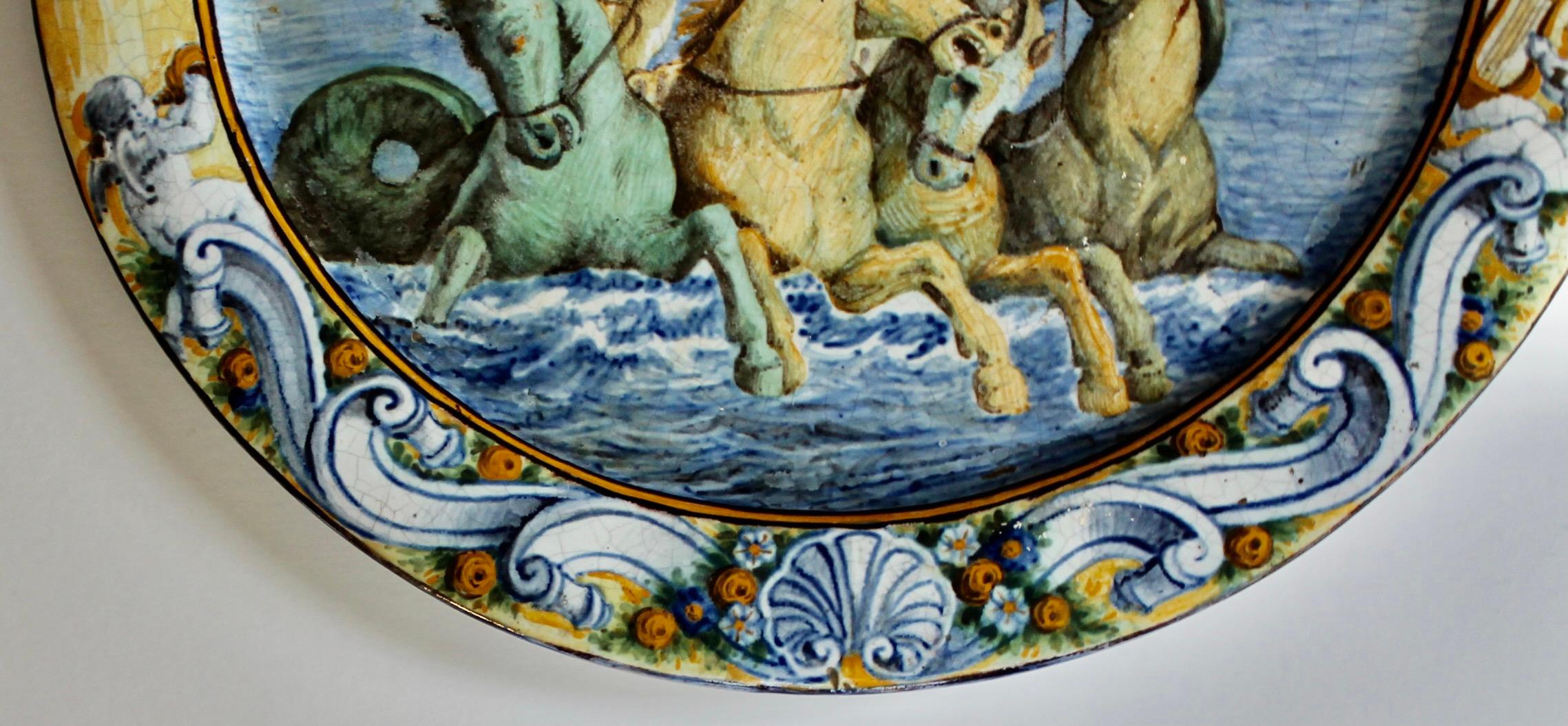 Assiette de présentation italienne Castelli Maiolica Istoriato de Poseidon-Neptune Bon état - En vente à Sharon, CT