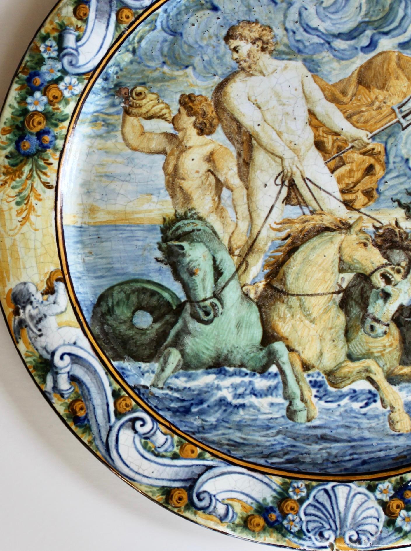 XVIIIe siècle Assiette de présentation italienne Castelli Maiolica Istoriato de Poseidon-Neptune en vente