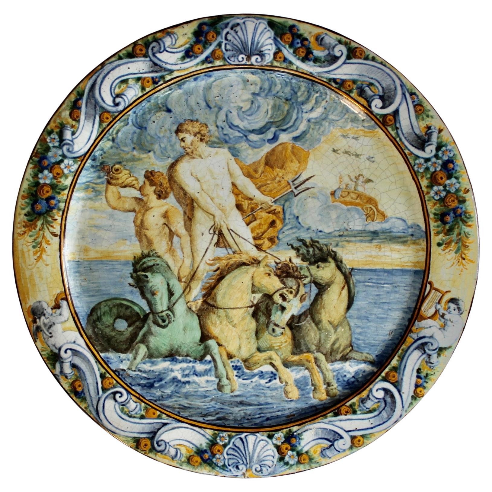 Assiette de présentation italienne Castelli Maiolica Istoriato de Poseidon-Neptune en vente