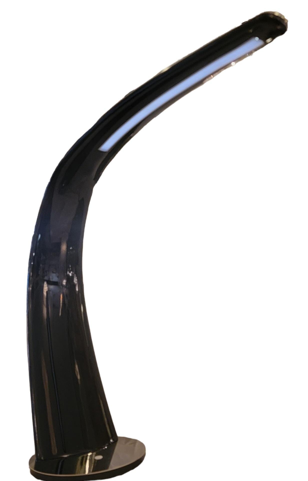 Italian Cattelan Lacquered Arm Table Lamp mamba design By Piero De Longhi for Cattelan Italia. Measures approx - 24.5h x 7.5w 26.5l

On label it says -
110-230v 50-60hz
