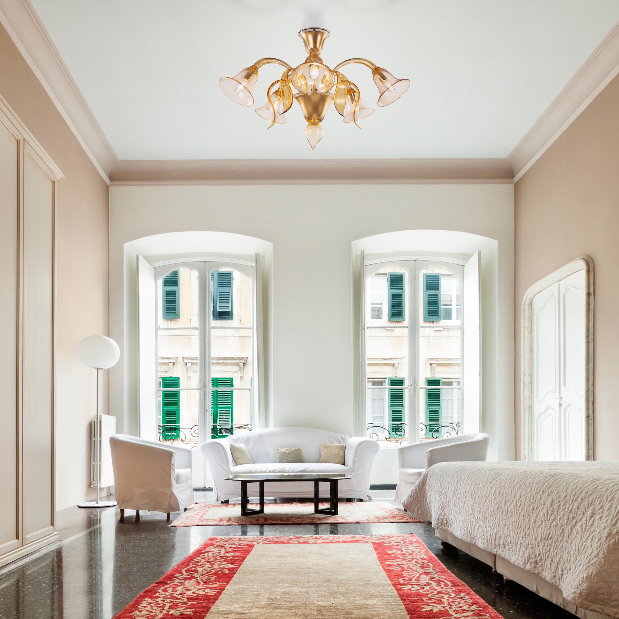 XXI secolo e contemporaneo Lampada da soffitto italiana a 5 bracci in vetro di Murano ambrato di Multiforme in vendita