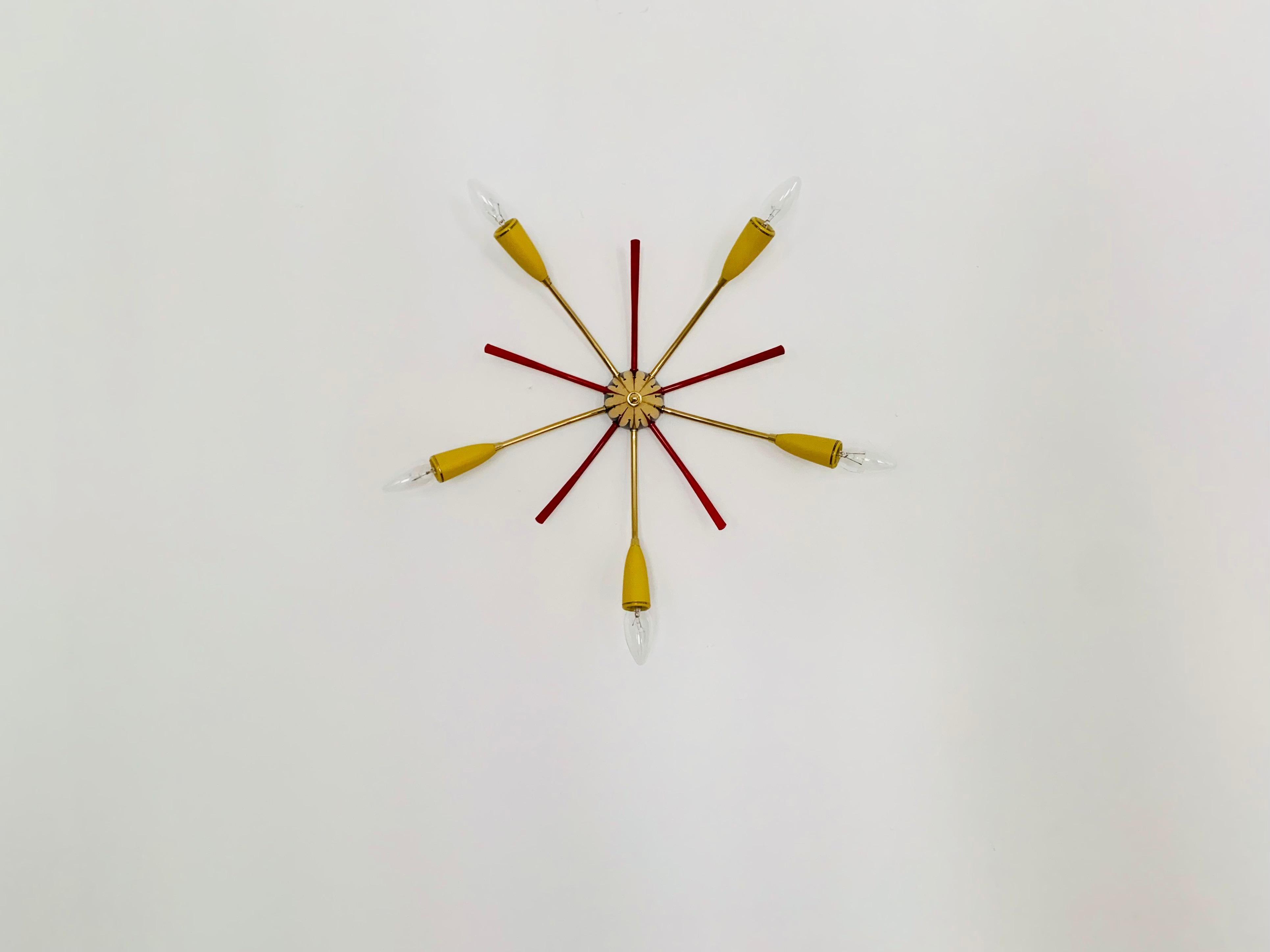 Exceptional Italian ceiling lamp from the 1950s.
Very decorative and of high quality.
Wonderful design and an asset to any home.

Condition:

Very good vintage condition with slight signs of wear consistent with age.
The metal parts are slightly
