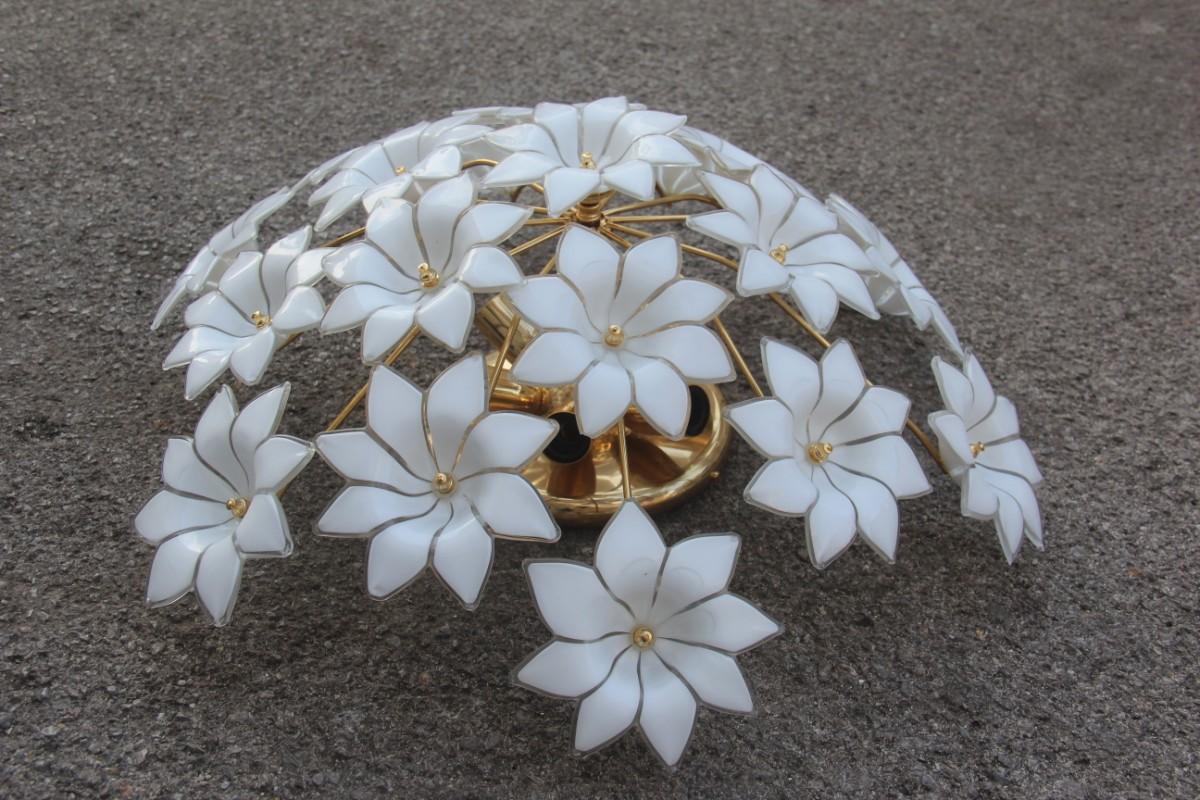 Italian Ceiling Lamp White Flowers Murano Glass Gold-Plated, 1970s Franco Luce  In Excellent Condition In Palermo, Sicily