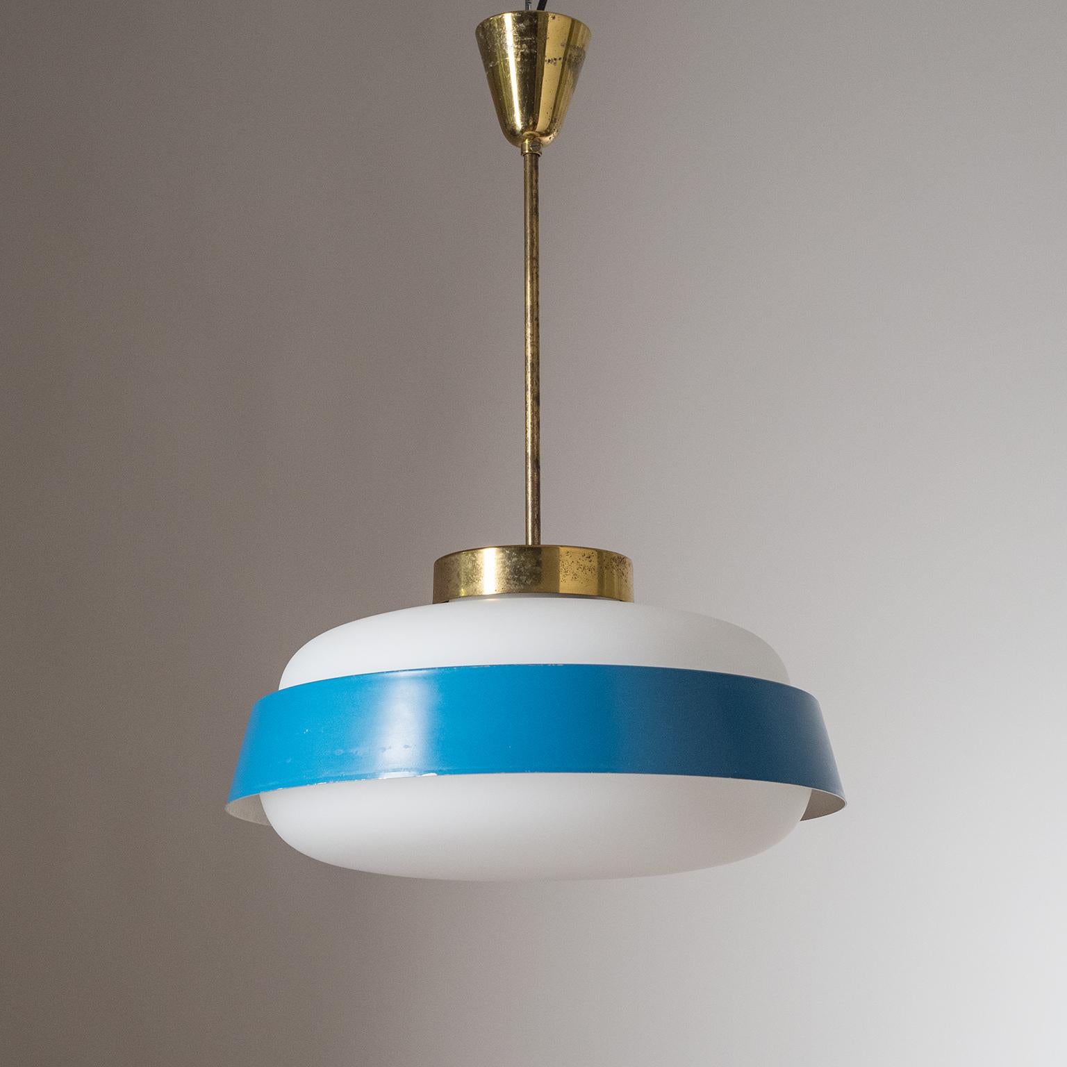 Fine Italian ceiling light from the 1950-1960s. A large satin glass diffuser with a blue lacquered 'Saturn' shade suspended by brass hardware. Good original condition with partially heavy patina on the brass. One E27 socket with new wiring.   


  
