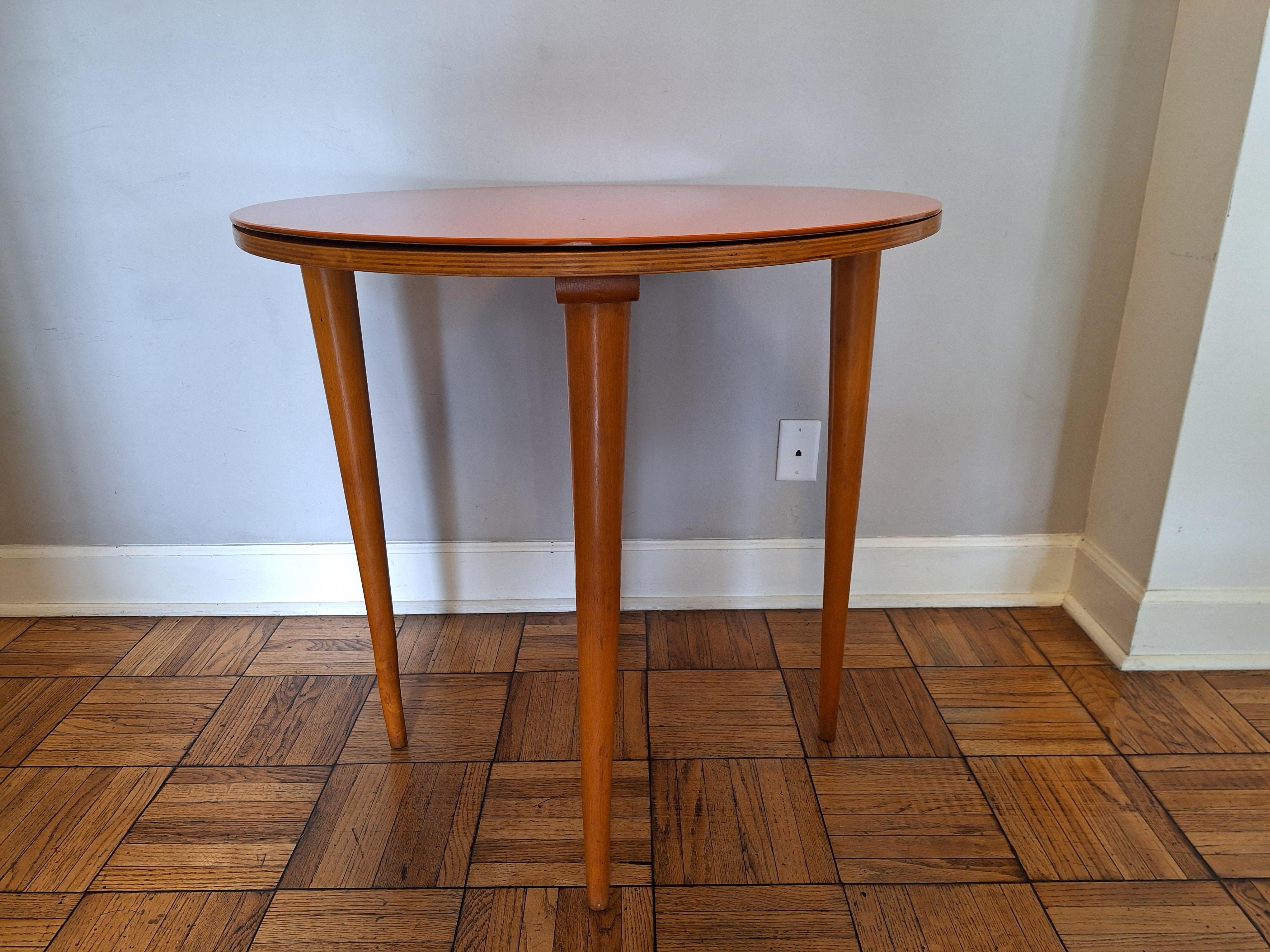Wood Wood italiano  1950 s .
Vetro arancione in cima.
Consegna a domicilio negli Stati Uniti 2-3 settimane $300