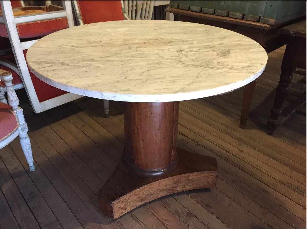 Italian centre or dinning table in walnut with Carrara marble-top from 19th century.