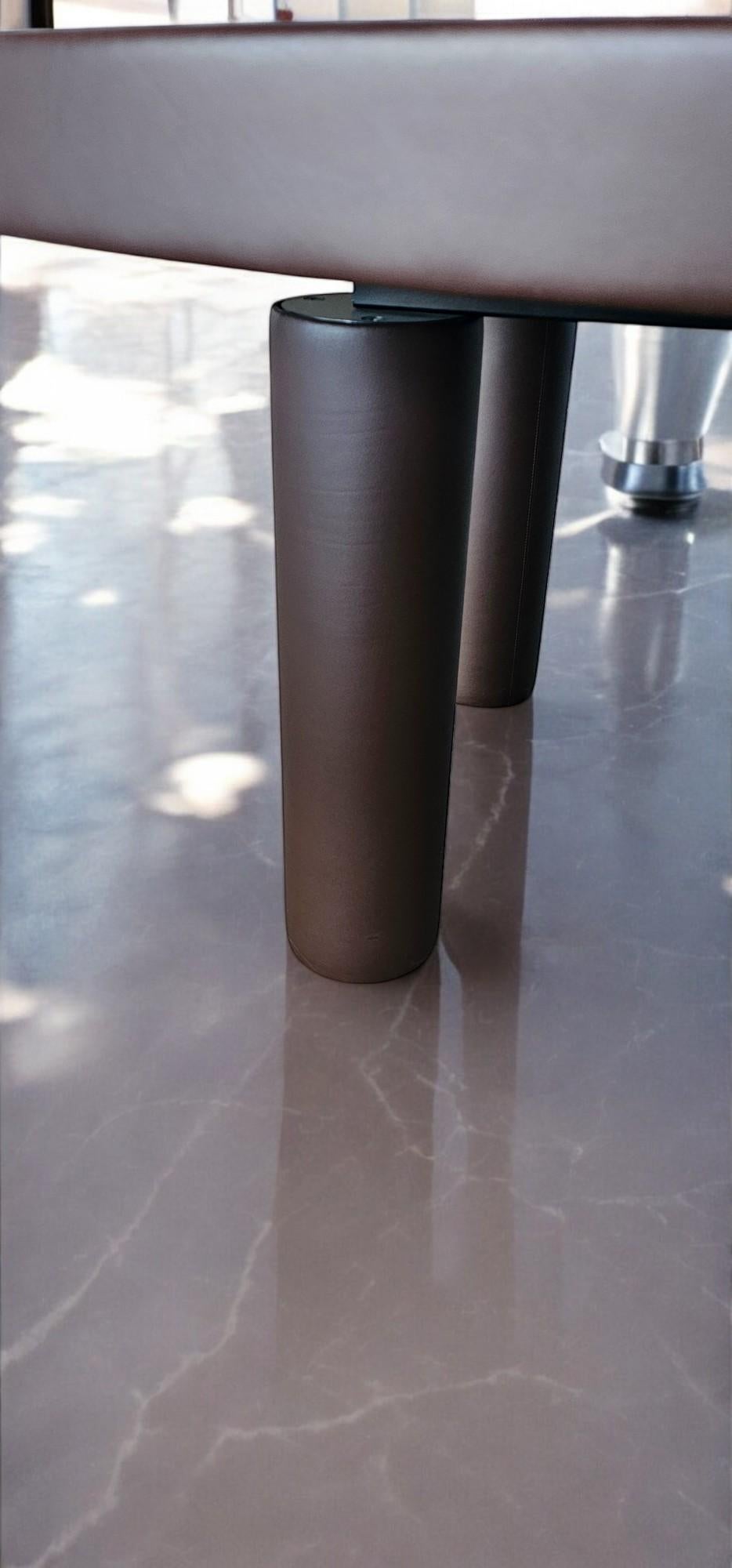 XXIe siècle et contemporain Table de réunion C.I.C. italienne par Vignelli Associates pour Poltrona Frau, 2006 en vente