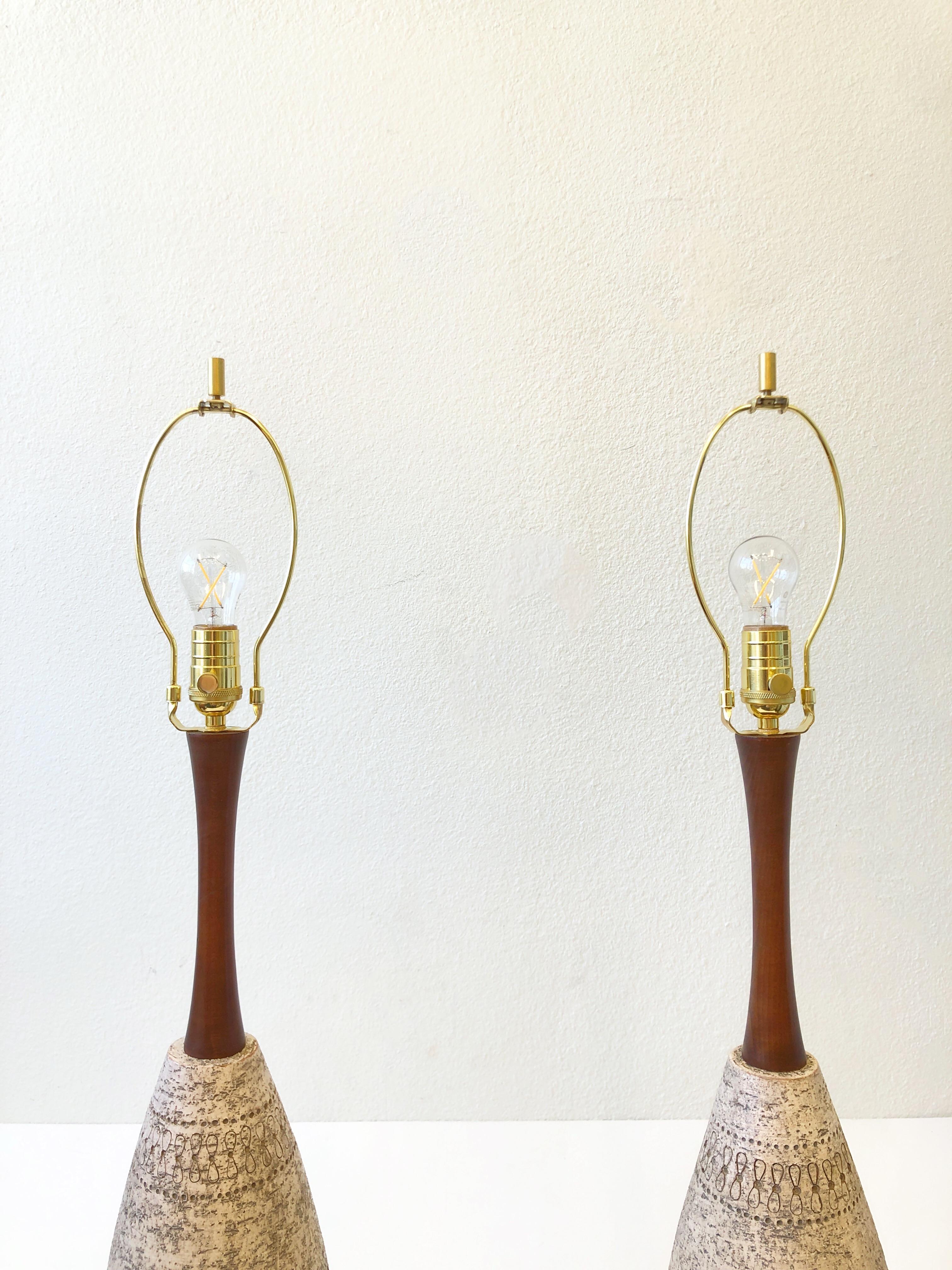 Italian Ceramic and Brass Pair of Table Lamps by Bitossi In Good Condition In Palm Springs, CA