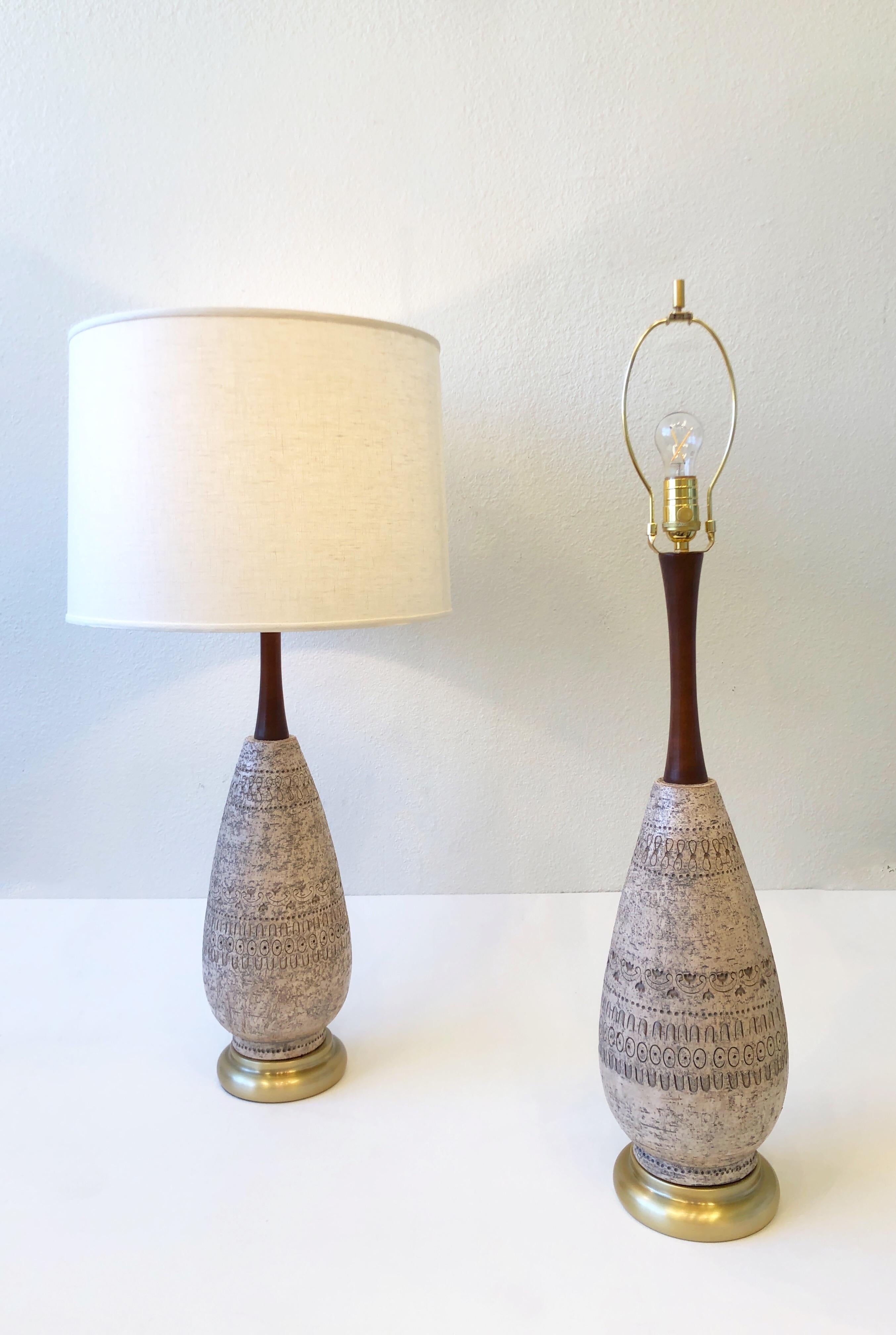 Mid-20th Century Italian Ceramic and Brass Pair of Table Lamps by Bitossi