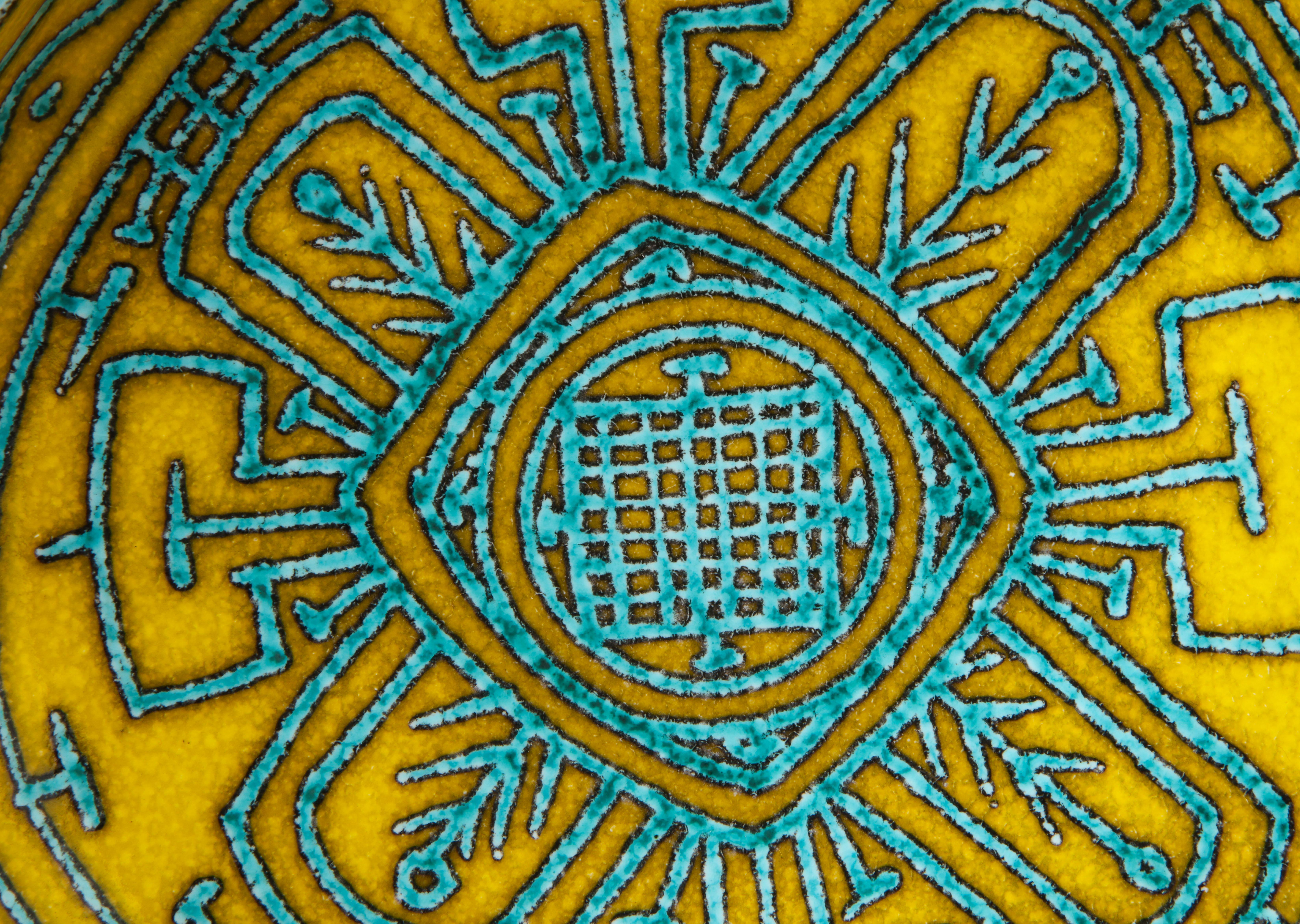 Italienische Keramikschale, abstrakt, gelb, blau, weiß, Stammeskunst, signiert im Angebot 2