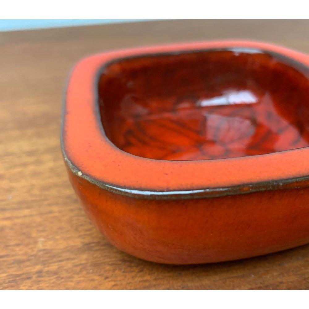 Cuenco italiano de cerámica con asa, años 60 en venta 2