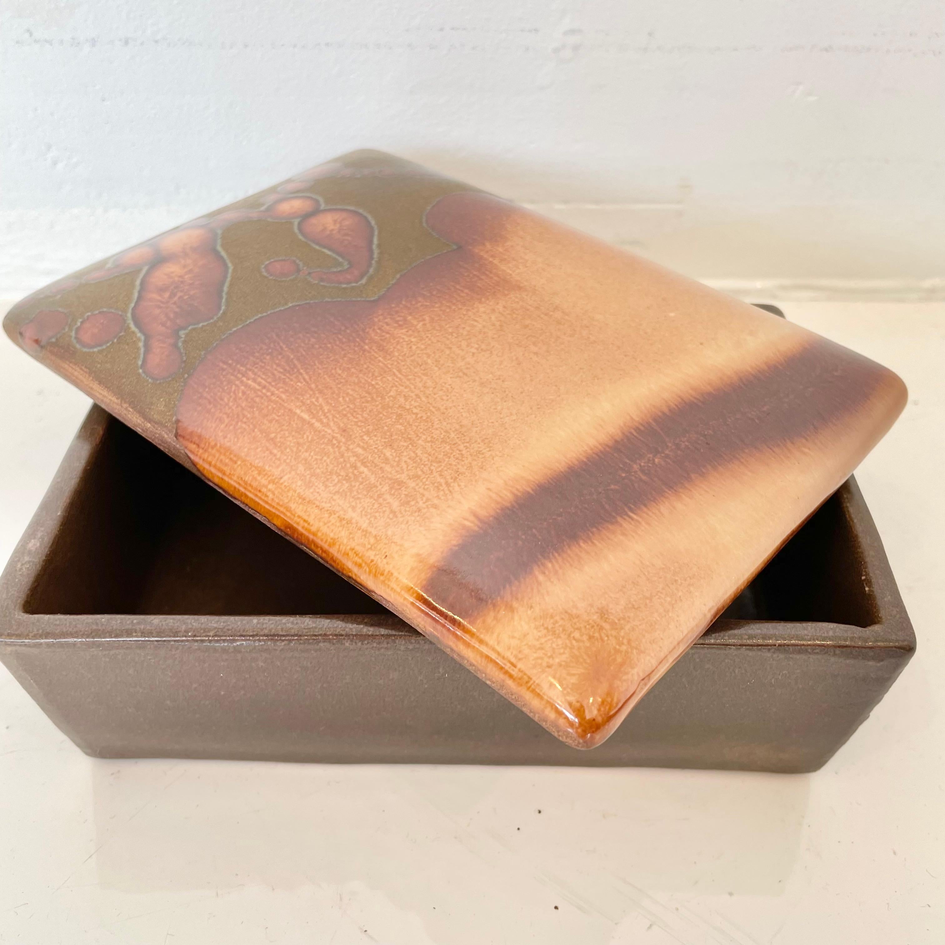 Drip glaze ceramic box made in Italy, circa 1970s. Grainy finish along with high gloss accents in a beautiful chocolate brown and tan giving it great depth. Great vintage condition. Fun stash box and tabletop object. Marked Italy on underside.