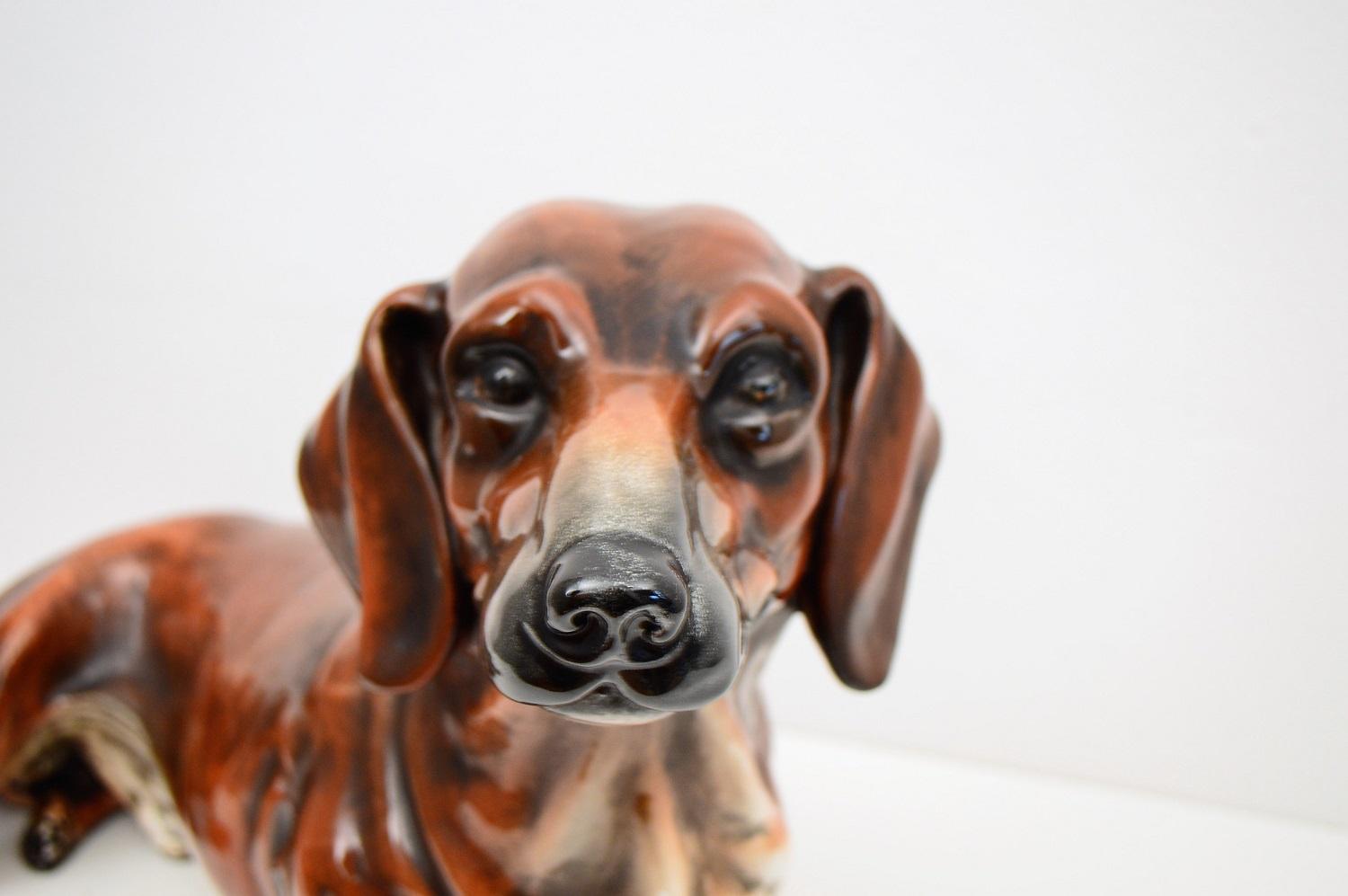 Italienischer Dackelhund aus Keramik von Ugo Zaccagnini in Lebensgröße:: 1960er Jahre (Mitte des 20. Jahrhunderts)