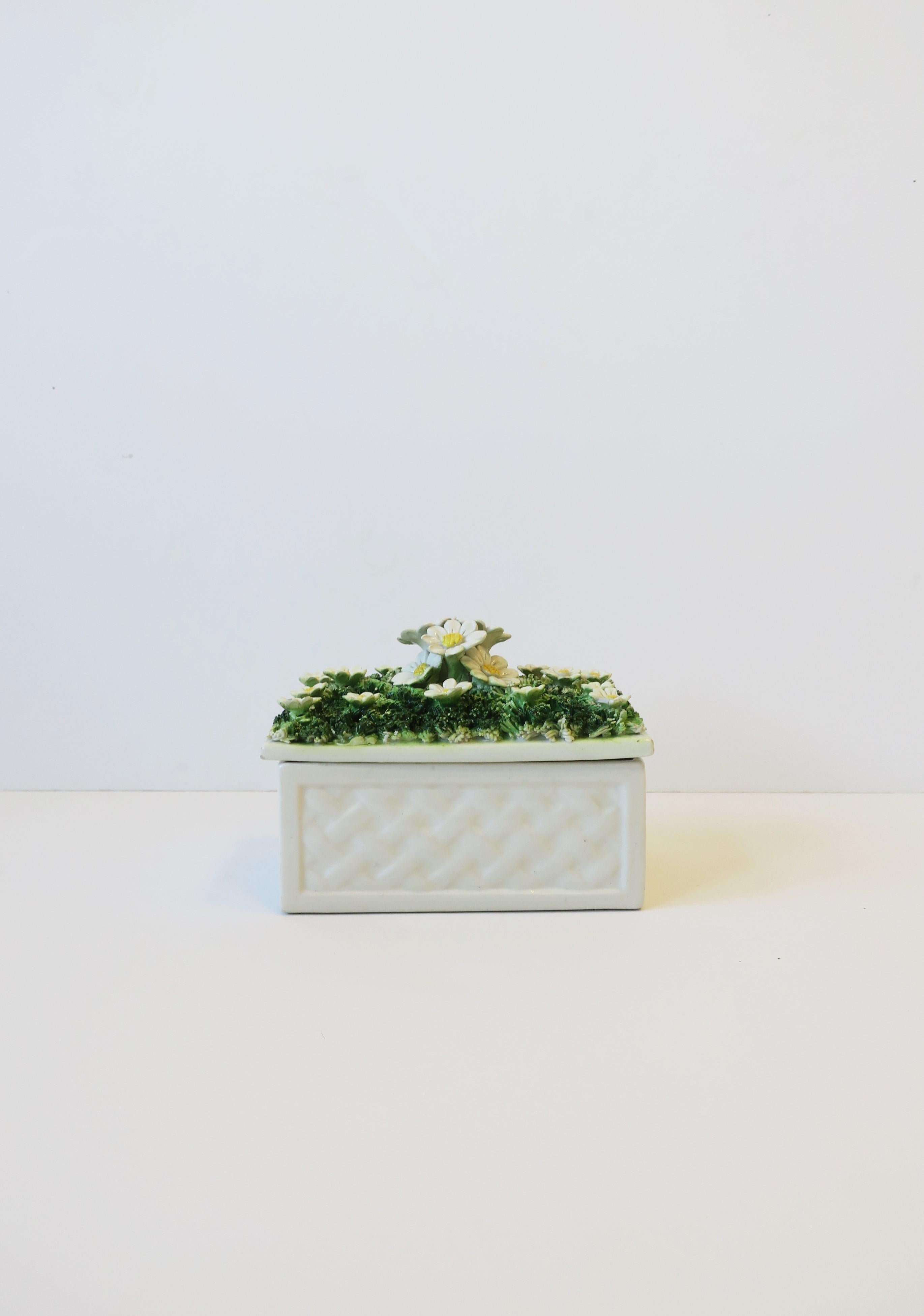Italian Ceramic 'Flower Box' Decorative Box or Jewelry Box, ca. 1960s 7