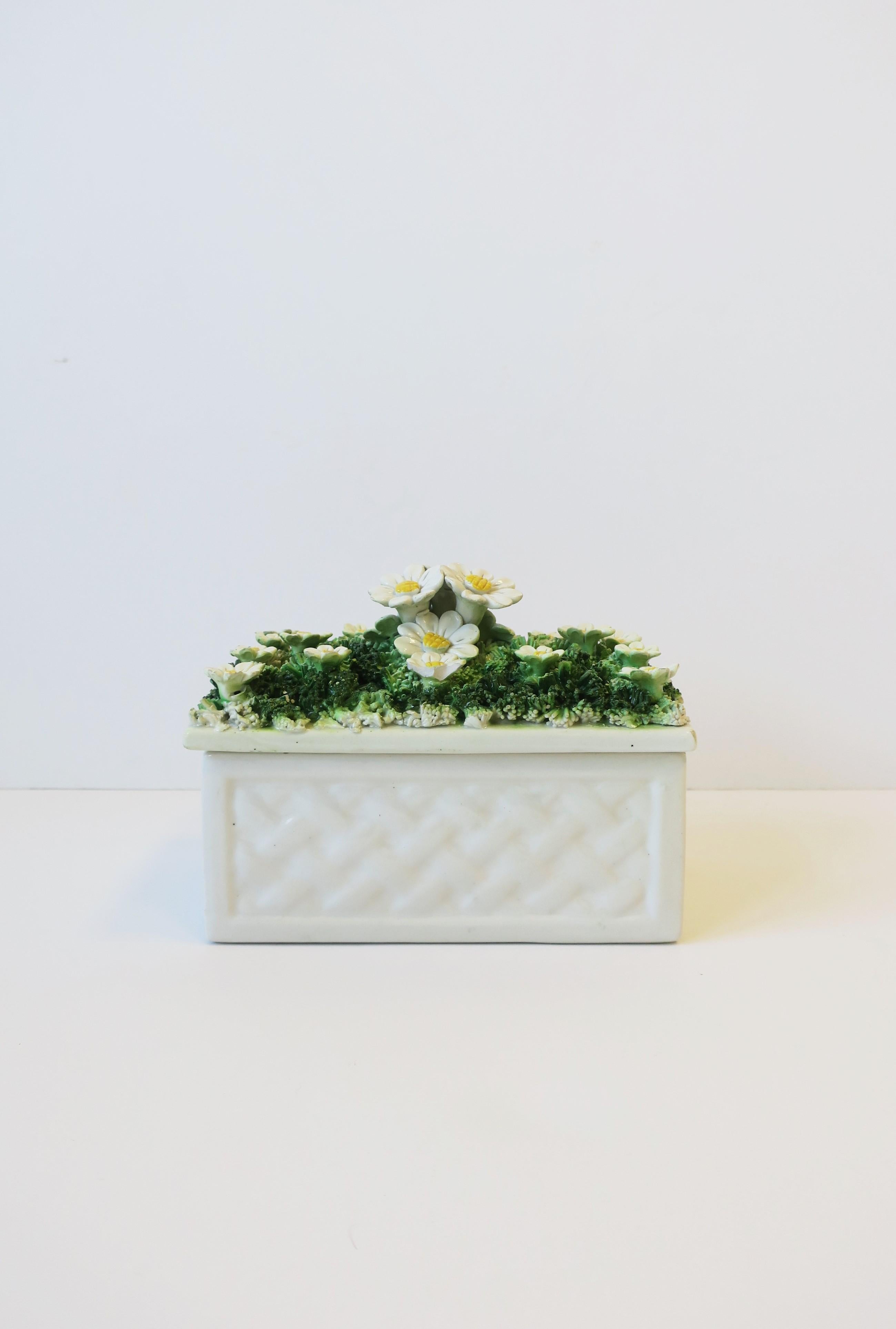 Italian Ceramic 'Flower Box' Decorative Box or Jewelry Box, ca. 1960s 3