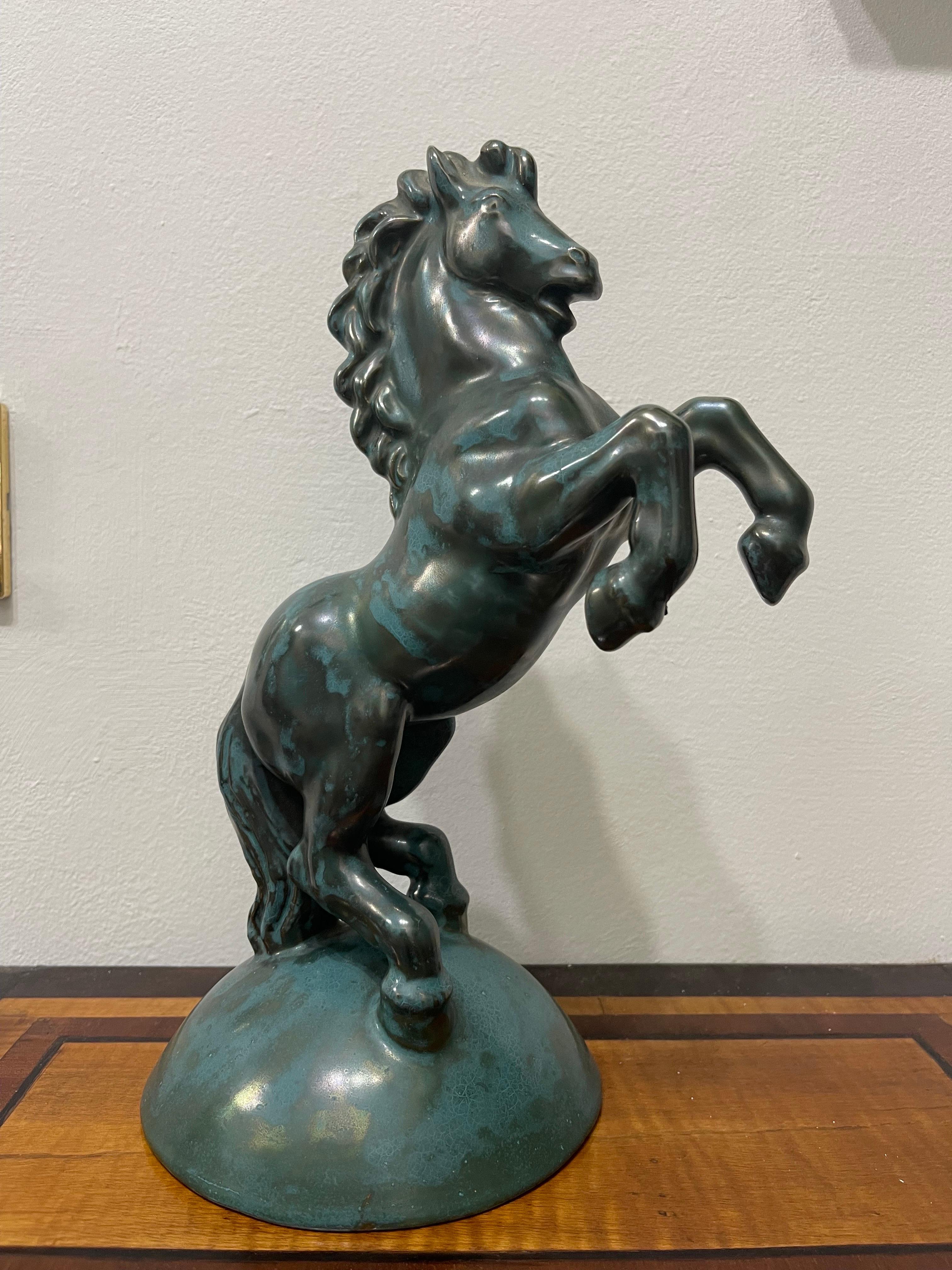 Céramique italienne de 1940 Sculpture de cheval en émail vert Manufacture de Pérouse Bon état - En vente à Palermo, Sicily
